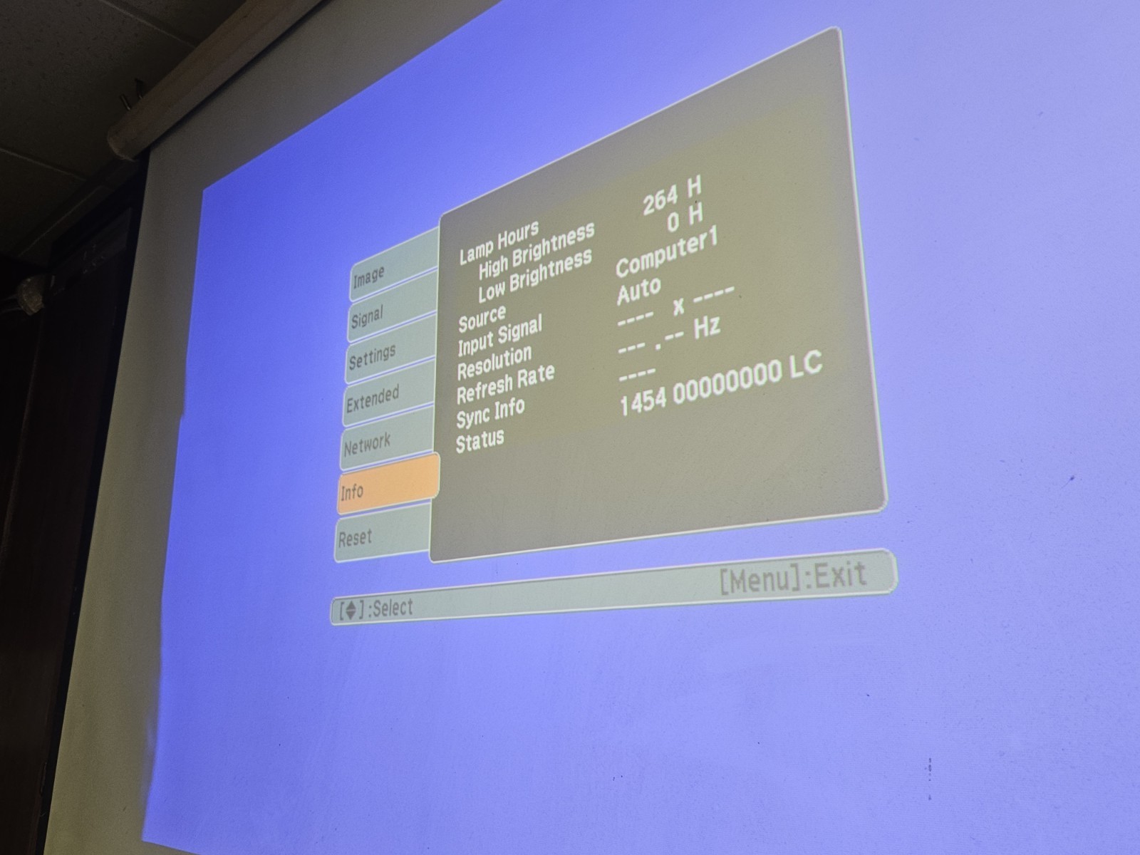 Epson PowerLite 410W LCD Projector H330A short throw 264h