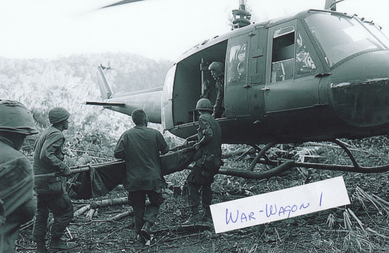 Vietnam  War  Photo -- Soldiers  With  Medavac