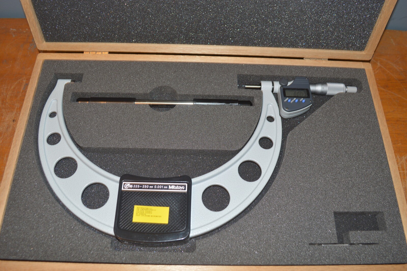 Mitutoyo Digital Micrometer 293-255-10 225-250mm