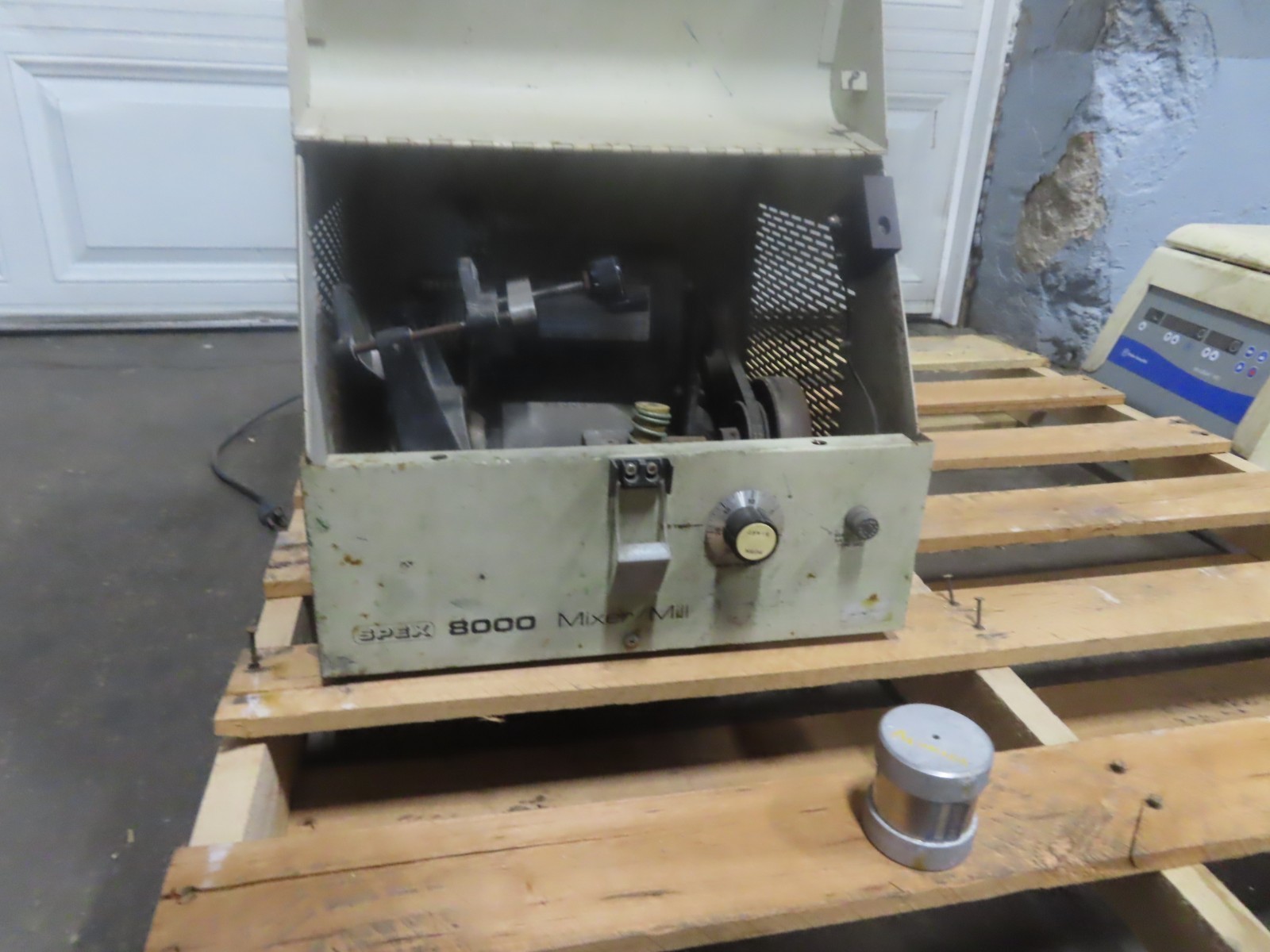 SPEX 8000 Mixer/Mill with jar