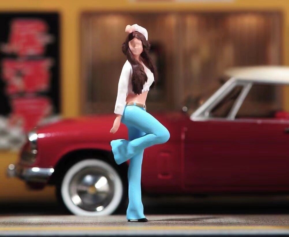 ZD 1:64 Painted Figure Model Miniature  Diorama Sand Beauty Standing Lady