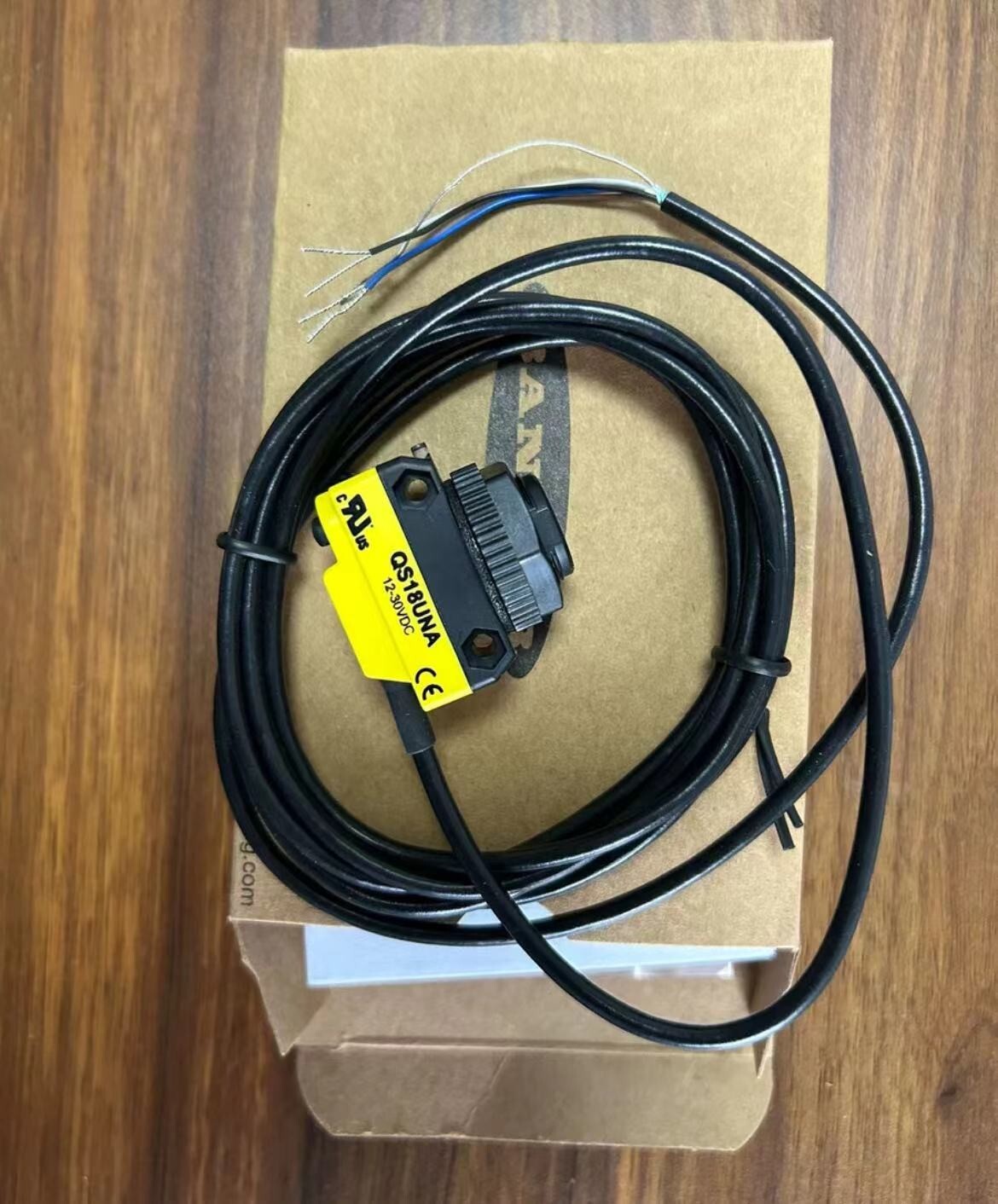 NEW BANNER QS18UNA sensor Fast Shipping