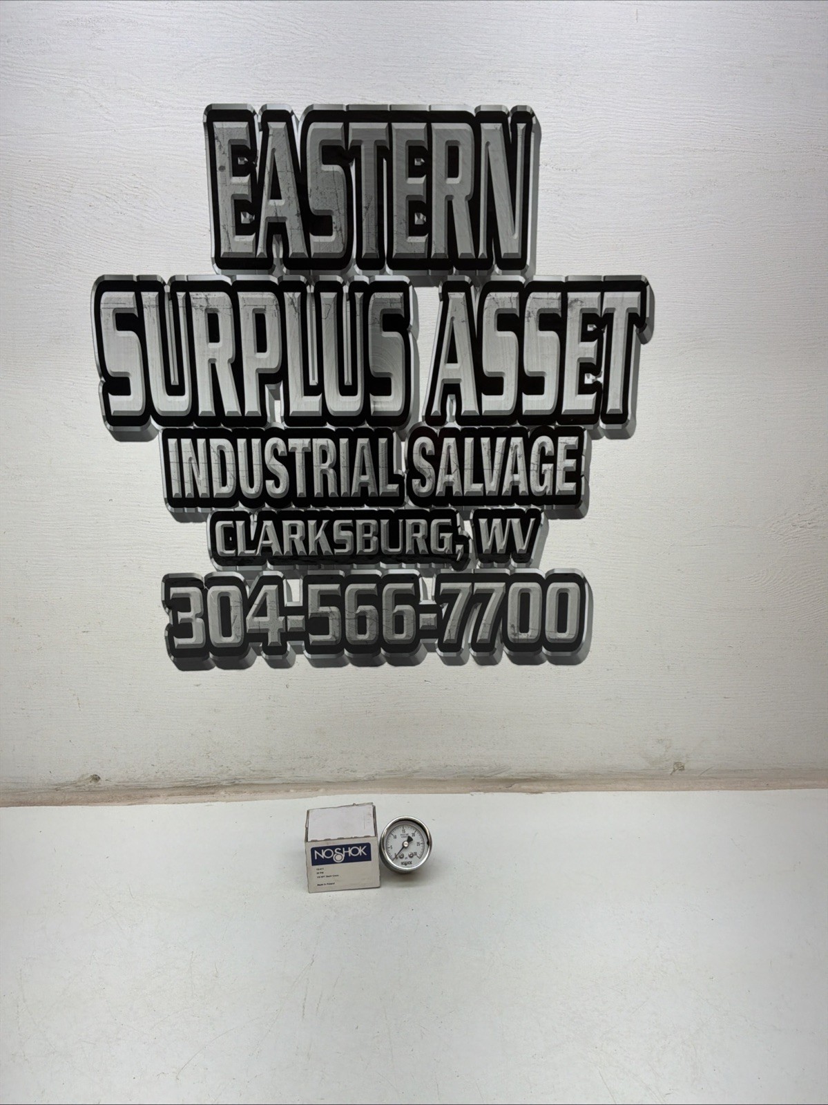Noshok Pressure Gauges 15-411 30PSI 1/8” NPT Back Conn. NIB