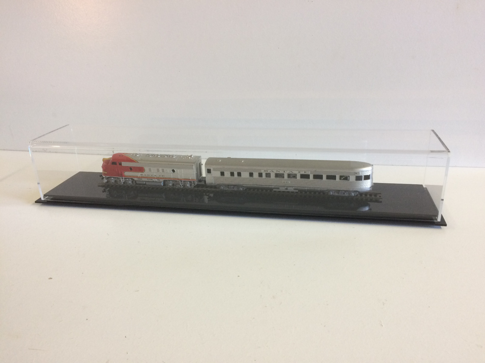 30" Train Case with low profile base