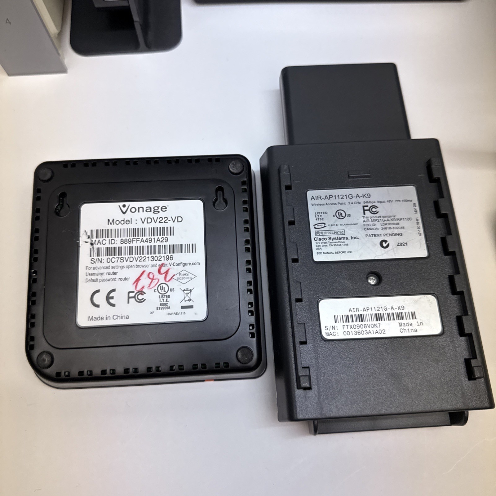 Ubiquiti Networks UAP-AC-PRO 1300Mbps Wireless Access Point