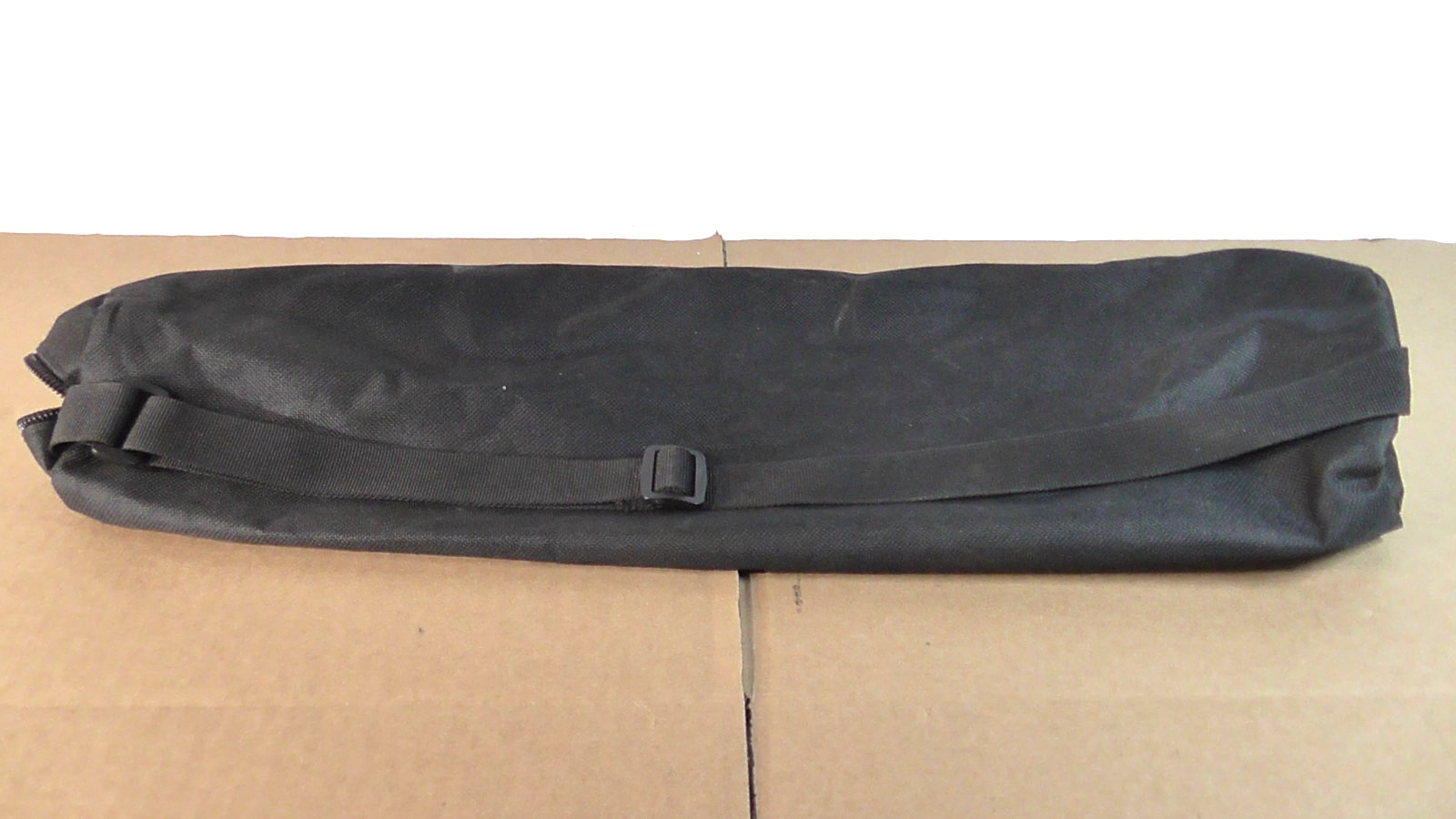Tripod Carrying Case -Black. With zipper and strap. Excellent conditon.