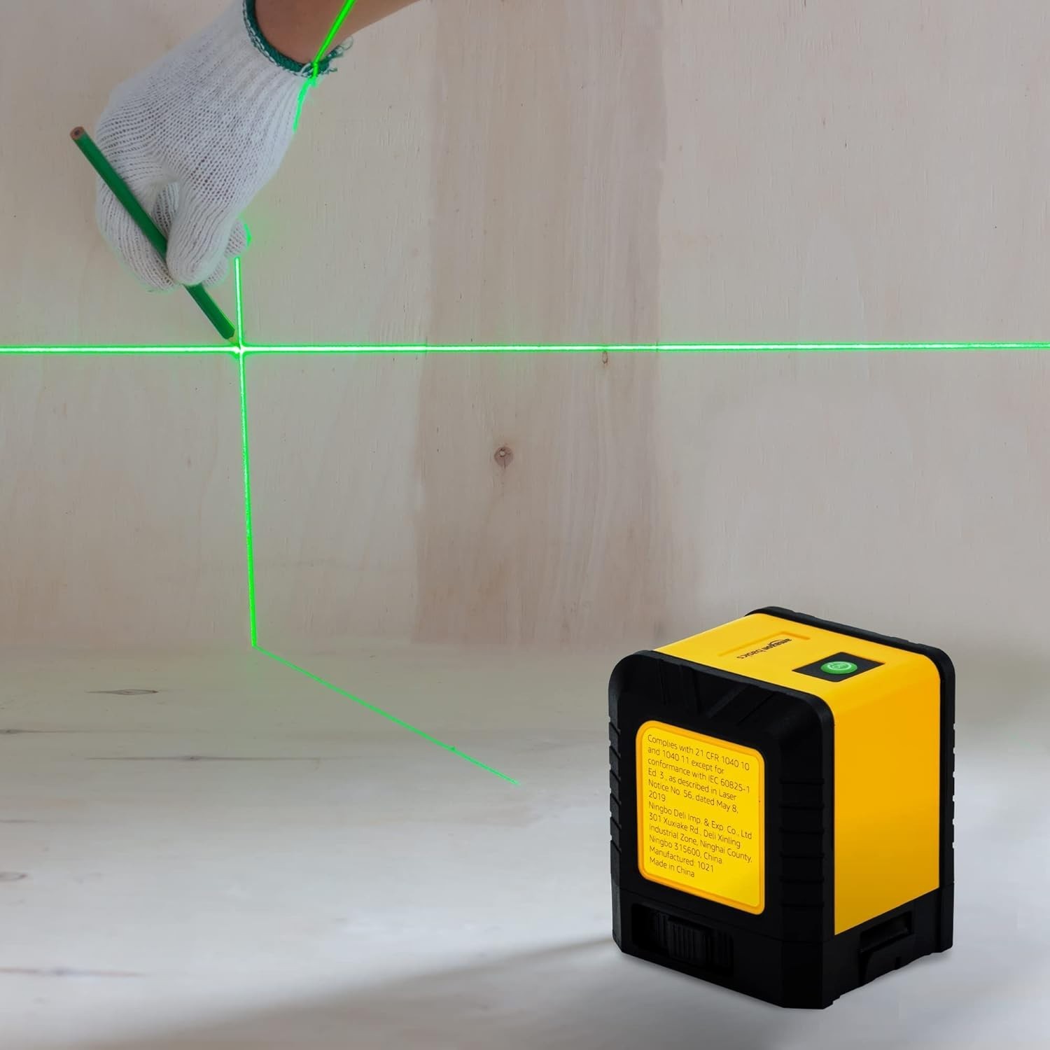Horizontal/Vertical and Cross-Line Class II Laser Level, 59 Ft / 708 In