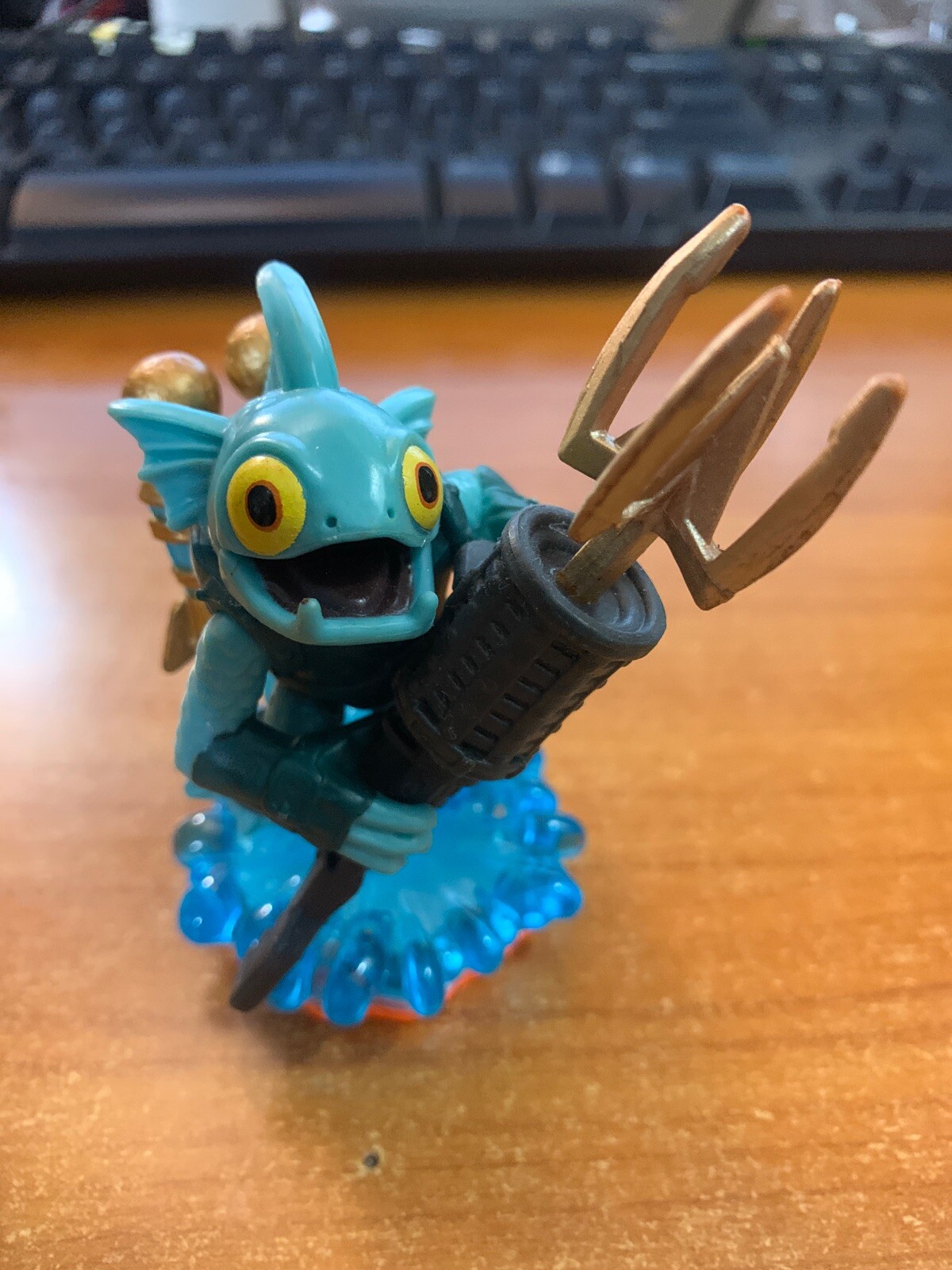 Skylanders Giants GILL GRUNT Figure Orange Base
