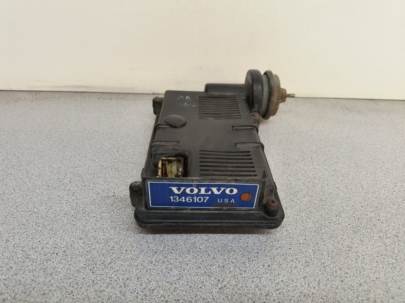 85-88 VOLVO 240 EZK ECU Ignition Control Unit Computer Module OEM 1346107