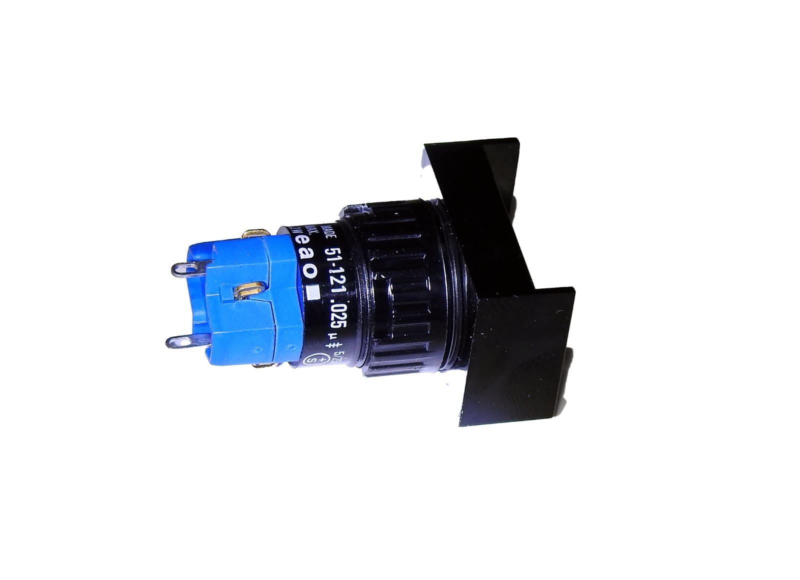 EAO 51.121-025, Momentary Illuminated Rectangular Pushbutton, 1NO/1NC panel mnt