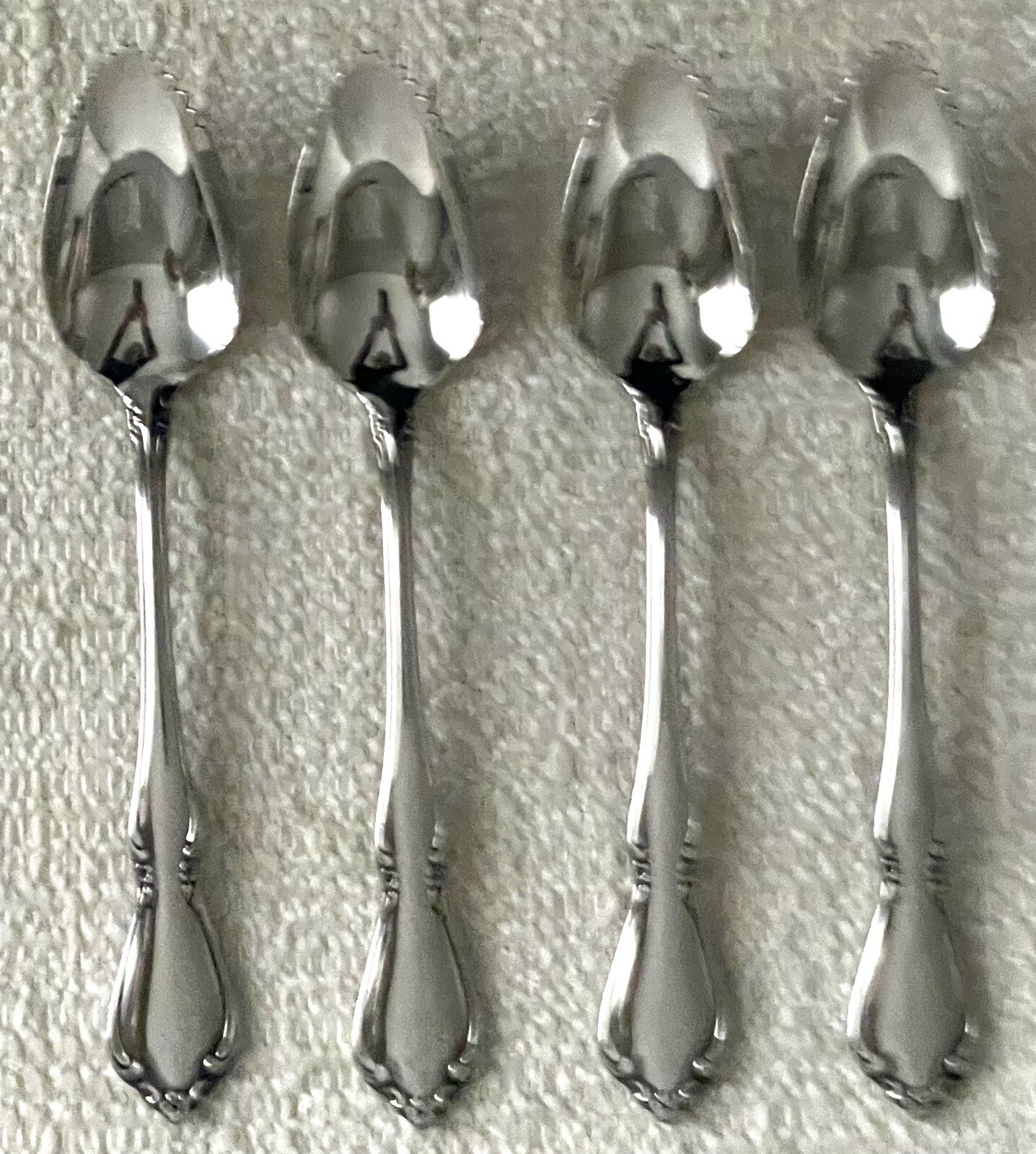 Set 4 Oneida Deluxe Stainless CHATEAU Glossy  Fruit/Orange Spoons EXCELLENT