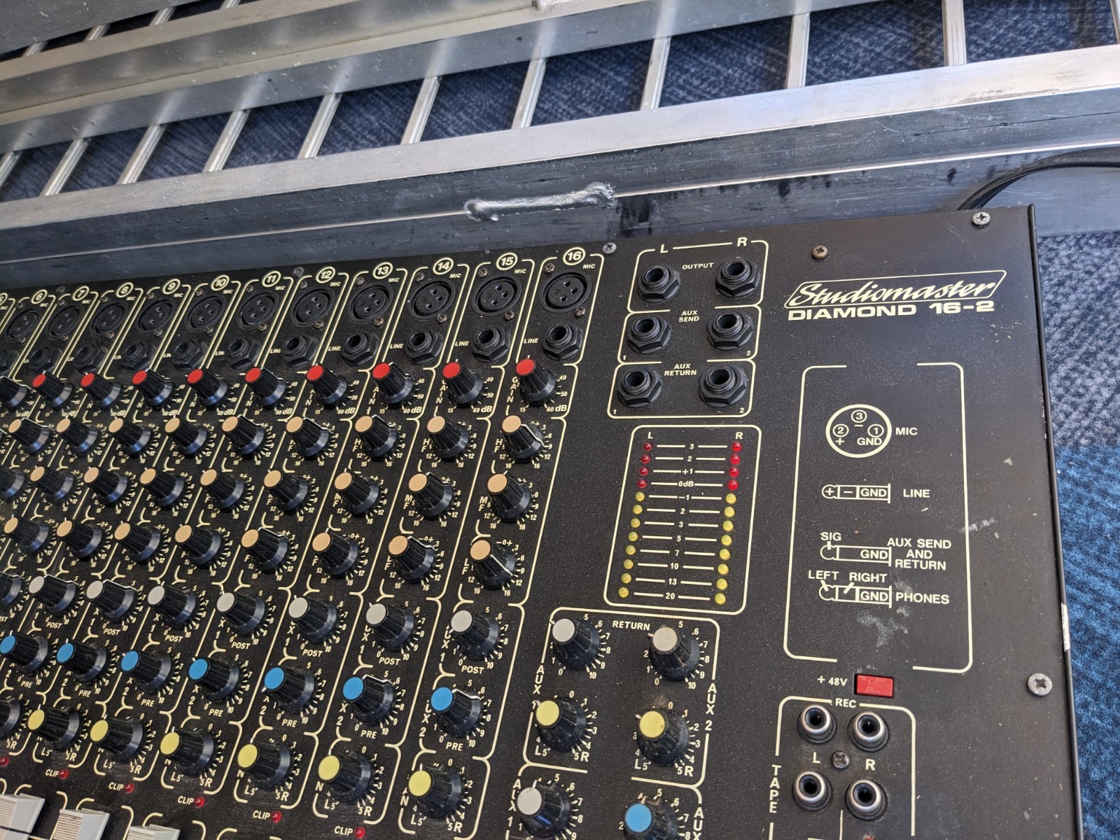 Pyramid 16 Channel Mixer