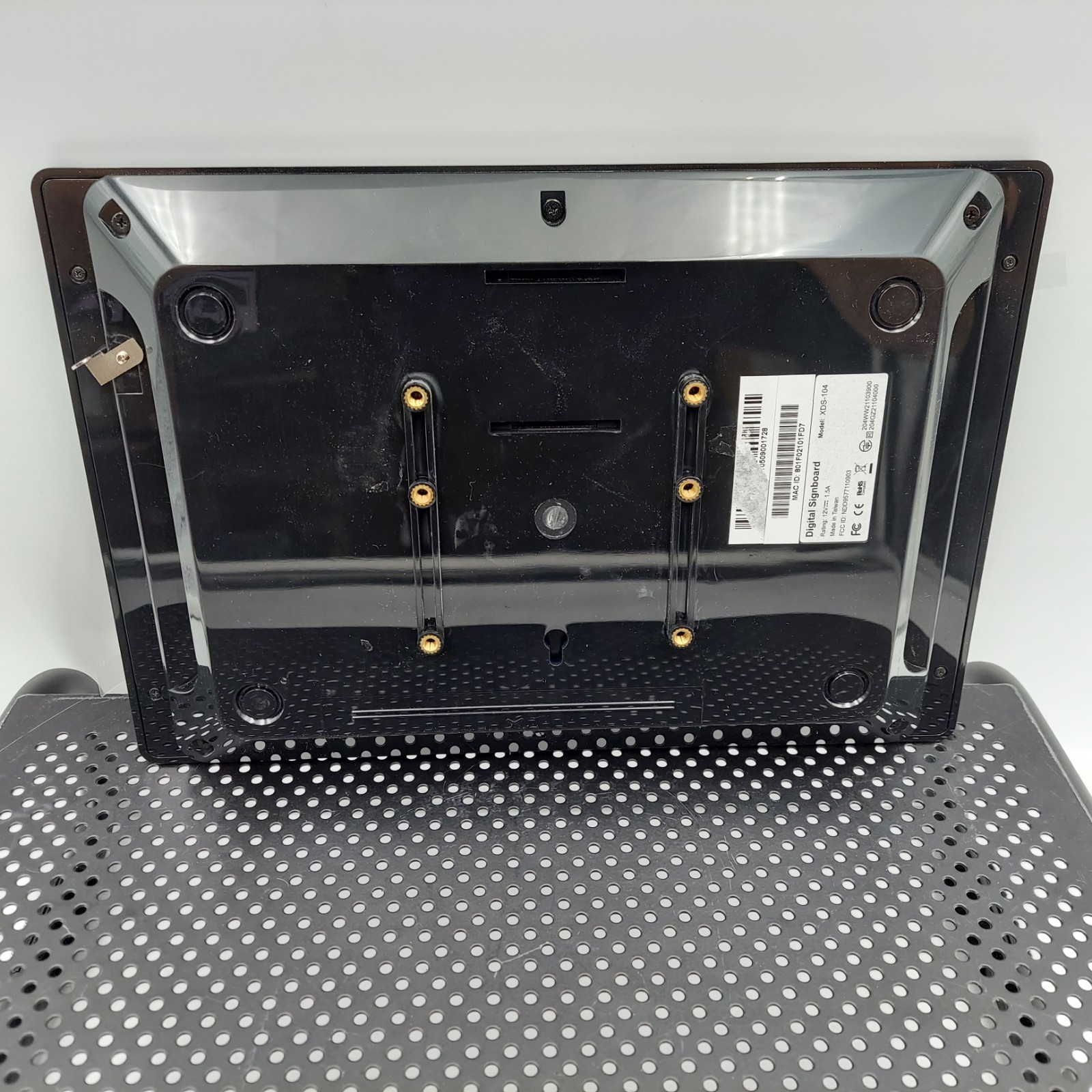 Digital Signboard XDS-104 - No Power Adapter