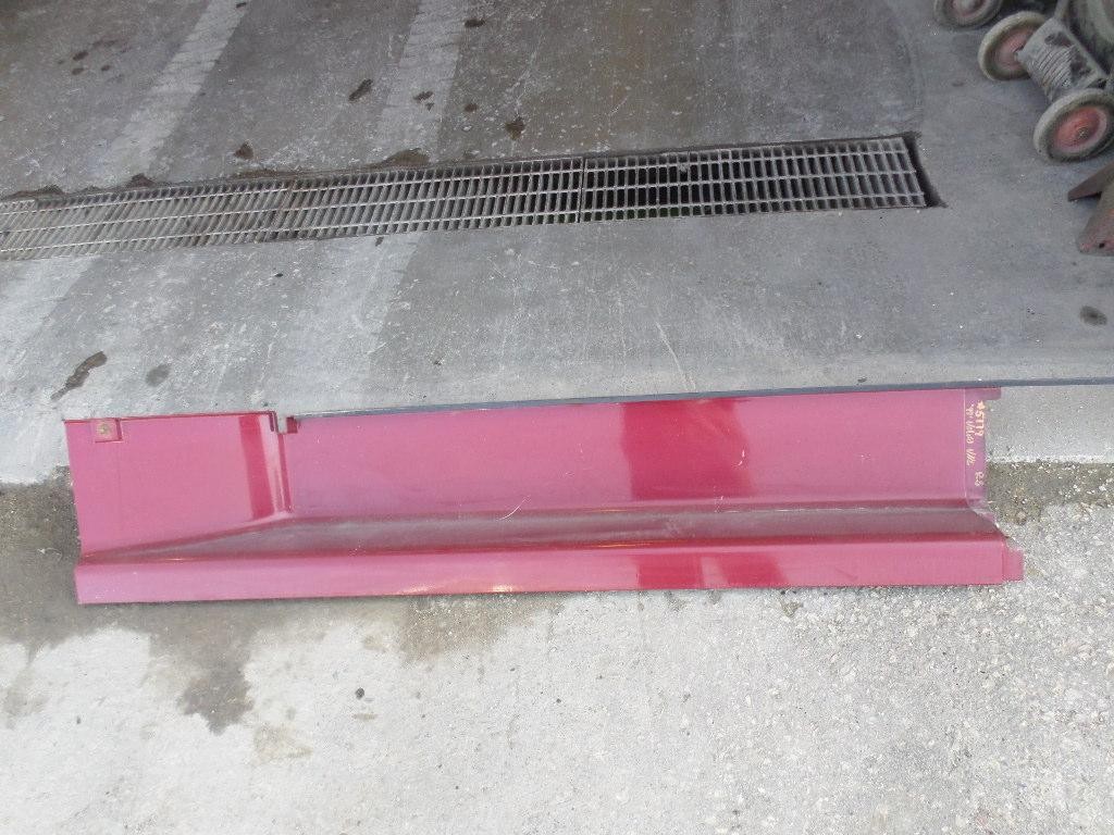 For 1999 VOLVO VNL SIDE FAIRING Right ,  MN