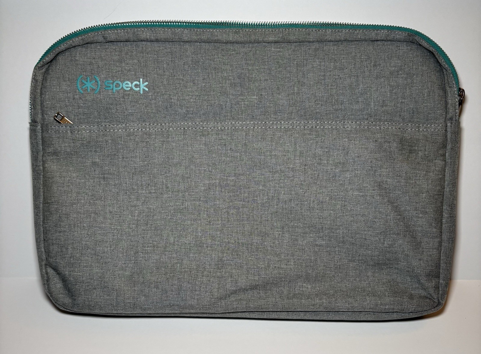 SPECK Gray Padded Zippered Laptop Case
