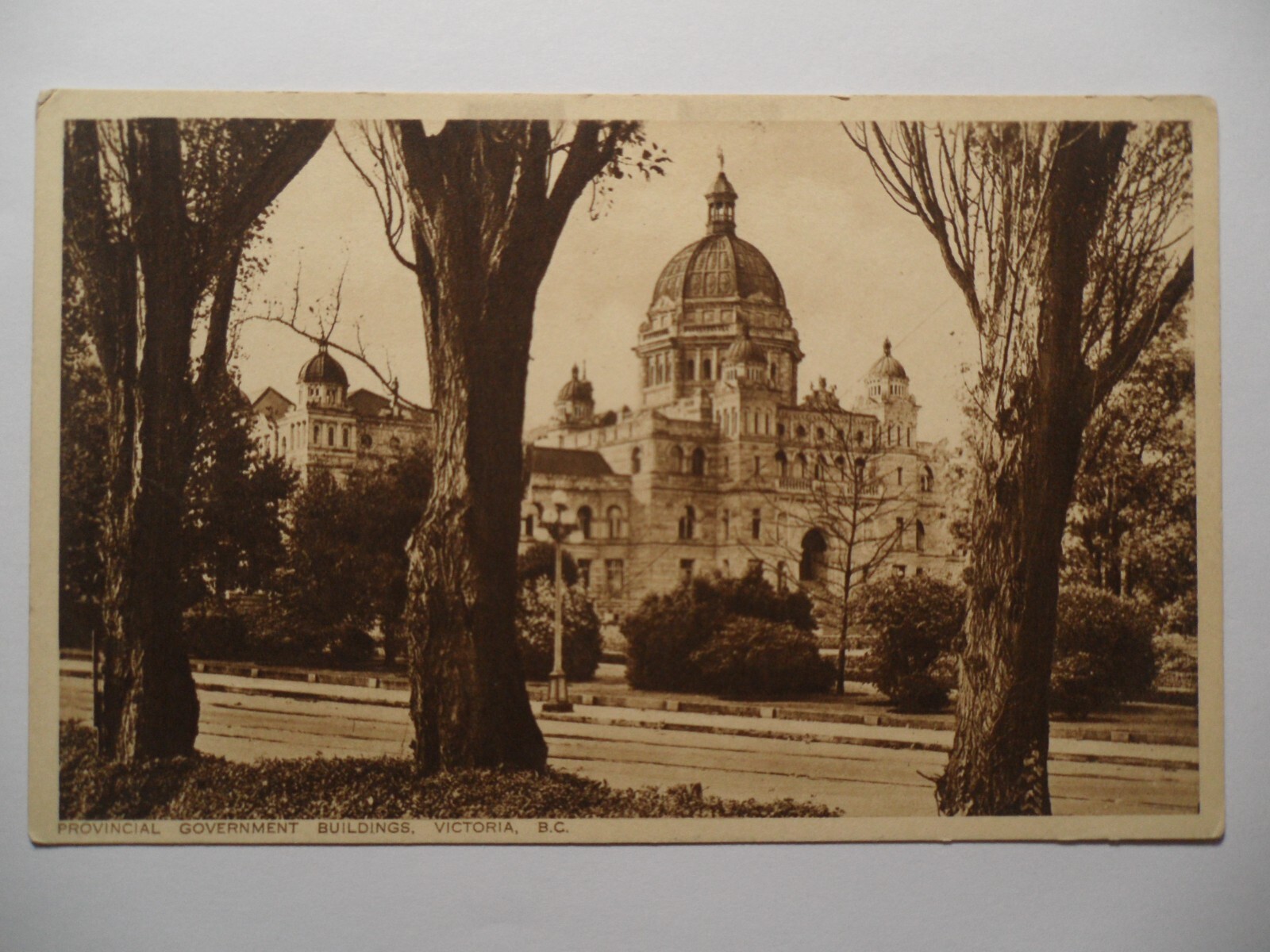 STAMPMART : CANADA PROVINCIAL GOVERNMENT BUILDINGS VICTORIA B.C. UNUSED POSTCARD