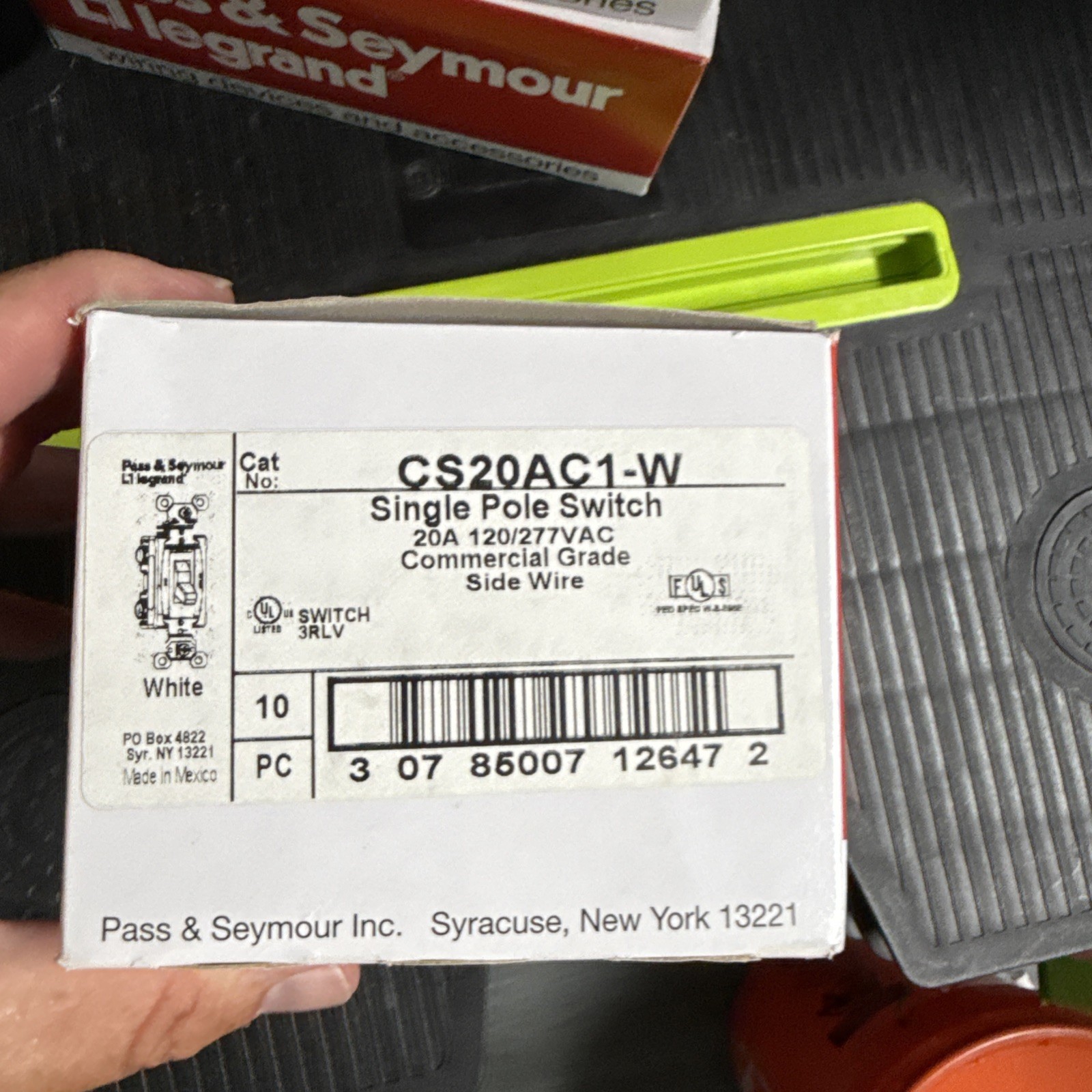 Lot of 10 Pass & Seymour Legrand Single Pole Switch 20A 120/277VAC CS20AC1-W New