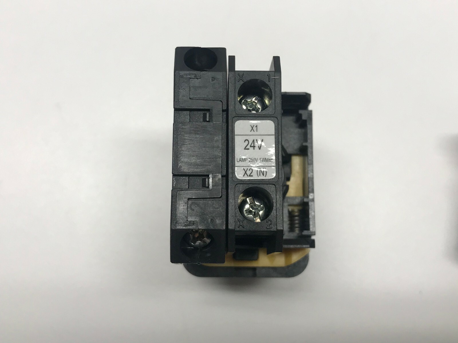 DECA A204L 22mm LED CNC MACHINE FEED HOLD MOMENTARY PUSH BUTTON
