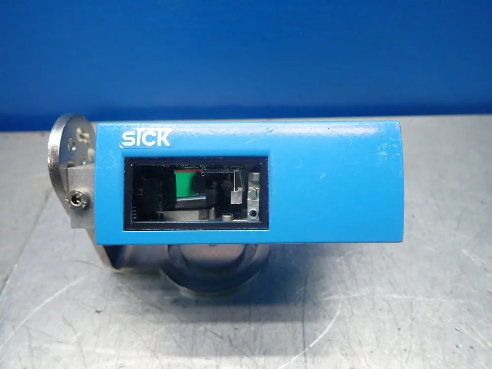 SICK CLV650-08300A FIXED MOUNT BARCODE SCANNER, W/BRACKET  06251240025