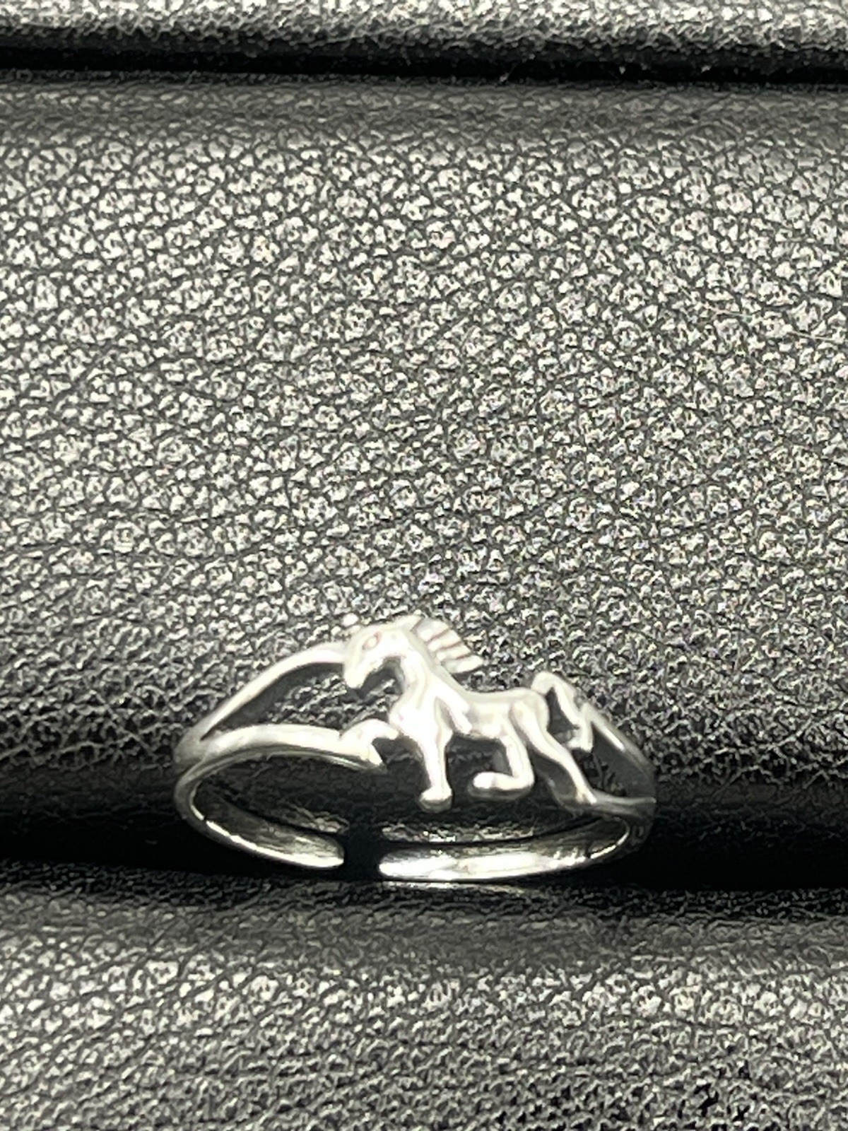 New Condition Sterling Silver Horse Toe Ring 925