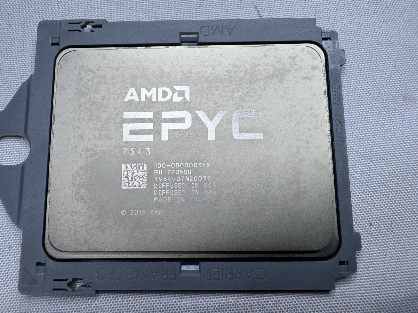 AMD EPYC 7543 32 cores Processor CPU 100-000000345