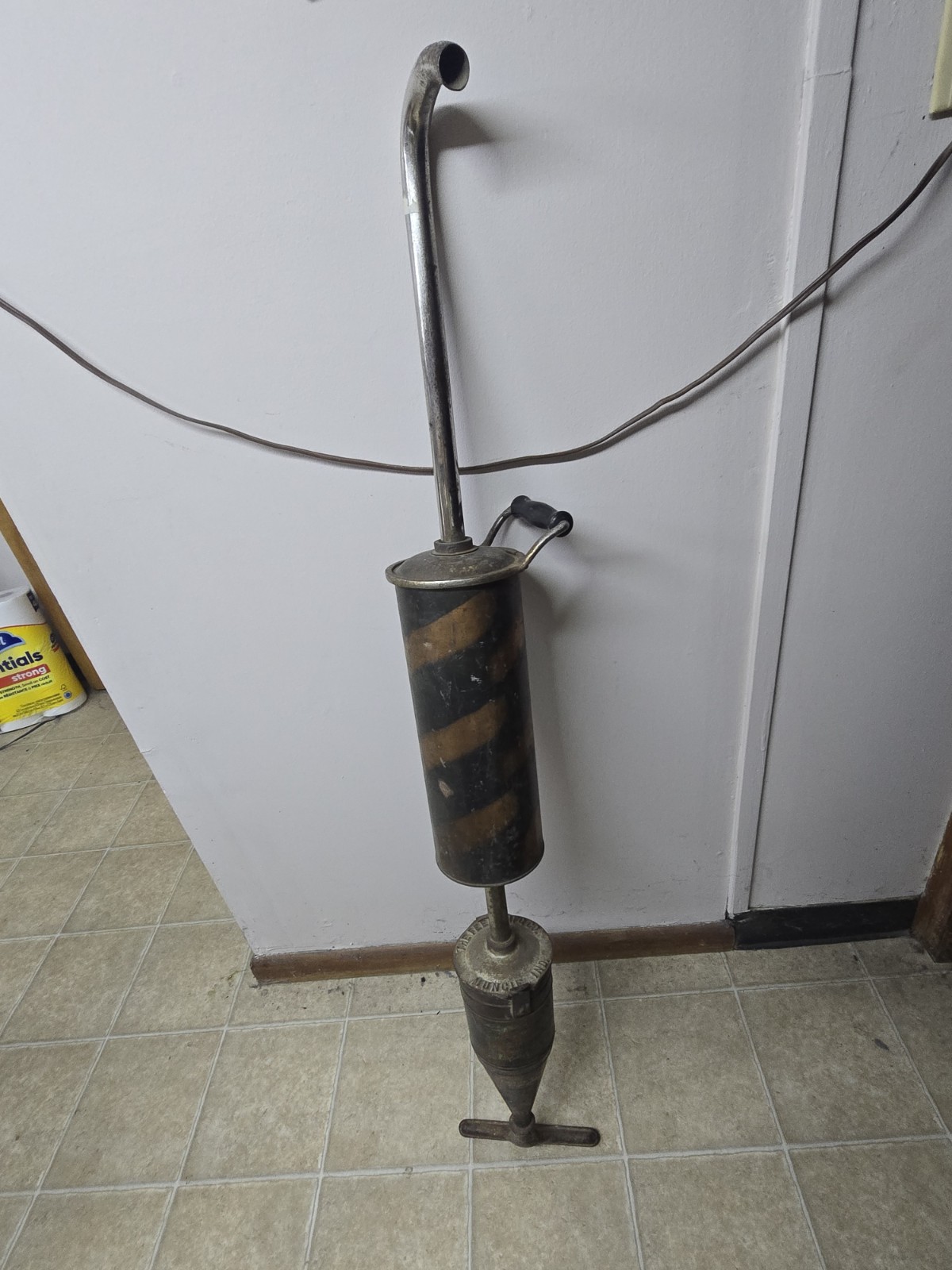 Antique non electric FEENY Pump Vacuum Cleaner Model C