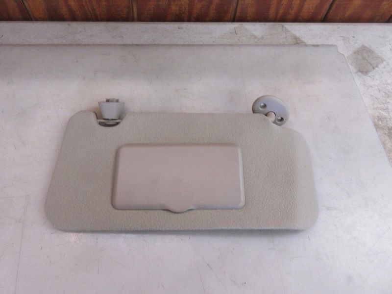 2002-2007 Saturn Vue Front Left Driver Sun Visor Gray LH Assembly OEM