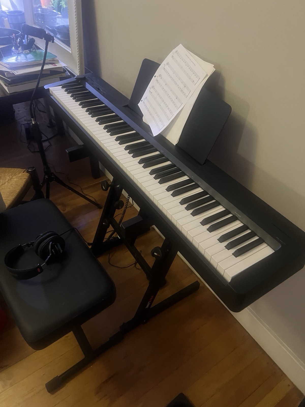 Yamaha 88-Key Digital Piano Weighted Built-in Speaker Black w/ Stand & Desk