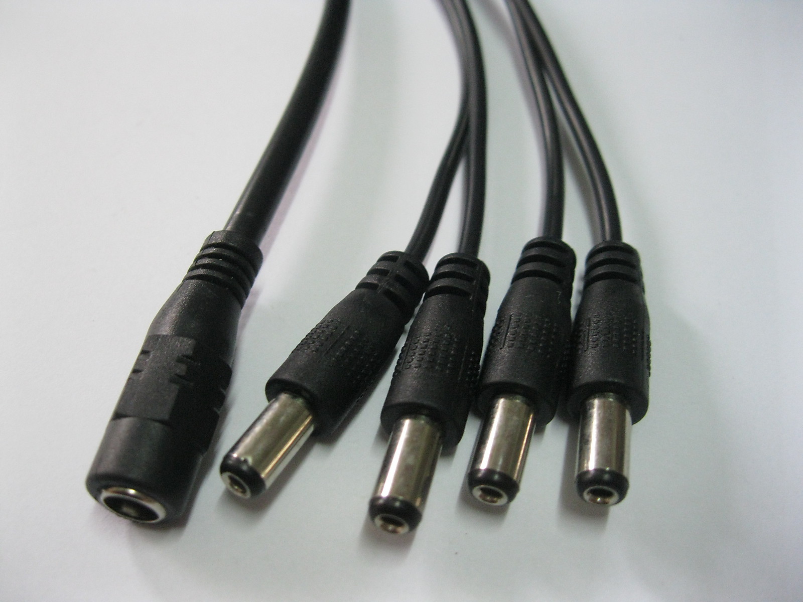 1 pcs 2.1mm 4 Channel DC Power Spliter 1 Female to 4 Male for CCTV Camera 40cm
