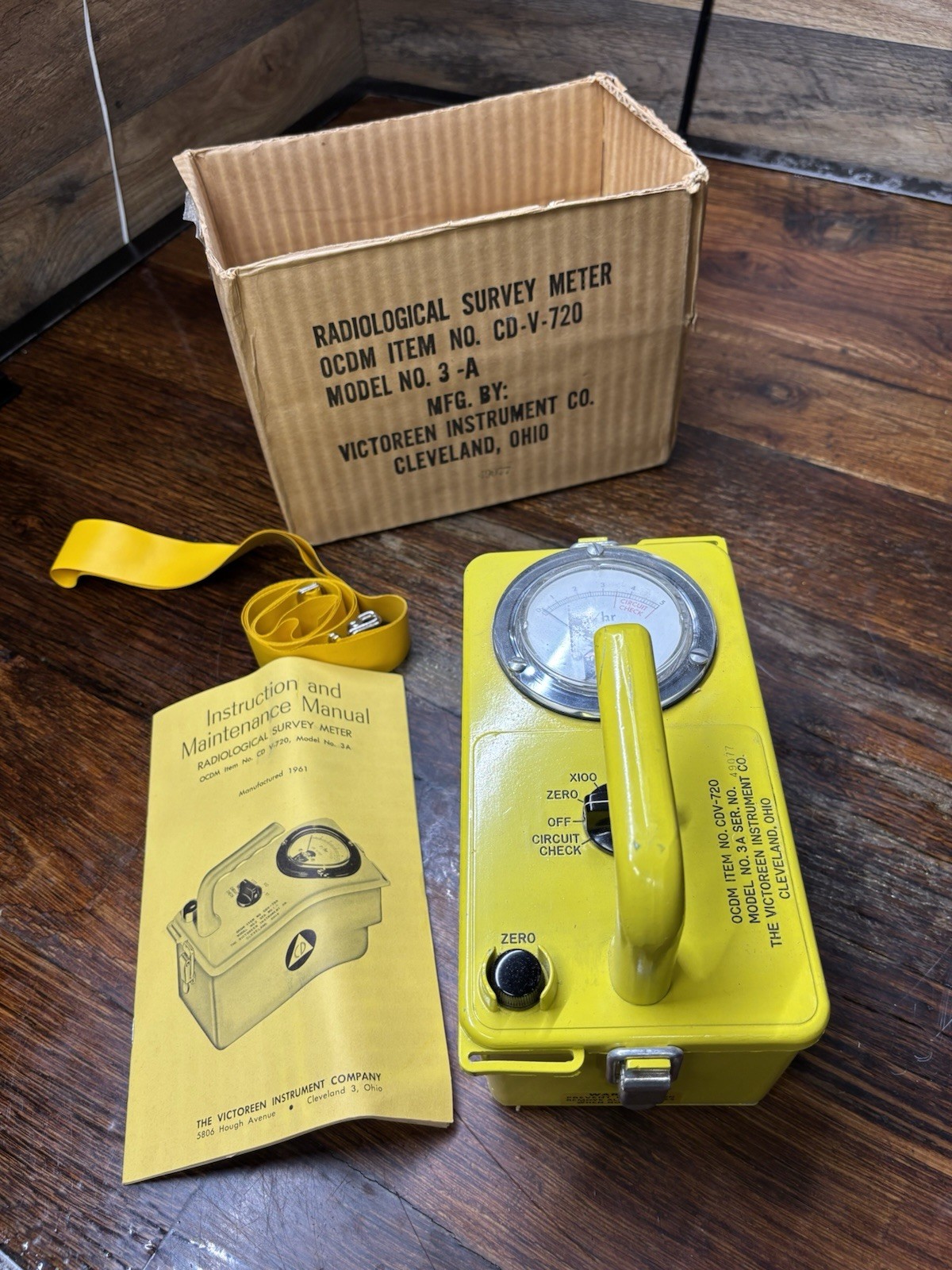 Victoreen Inst. Company CDV-720 Model No 3A Radiological Meter Geiger Counter