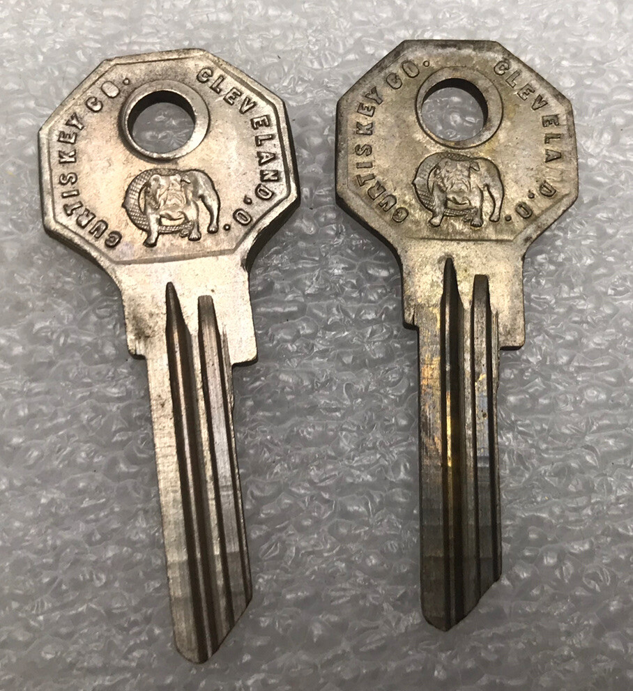 Curtis Key Blank Y-21   Cleveland Ohio Bulldog Logo                          [U]
