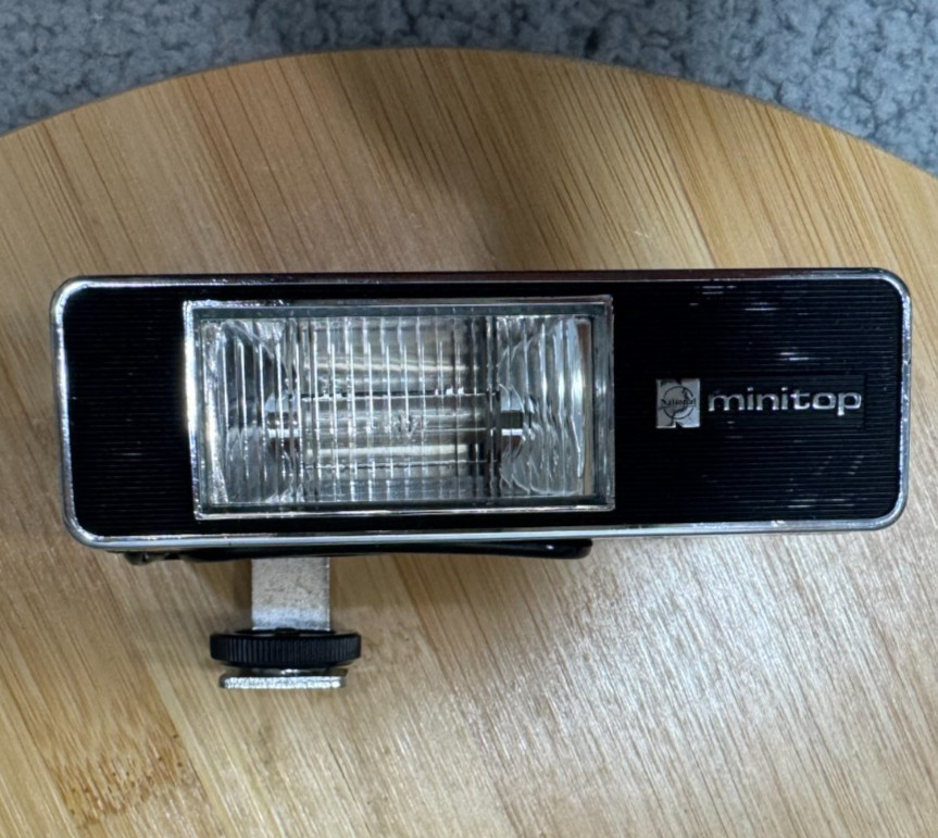 Vintage Minipor Electronic Camera Flash Hot Shoe Retro Photography Untested