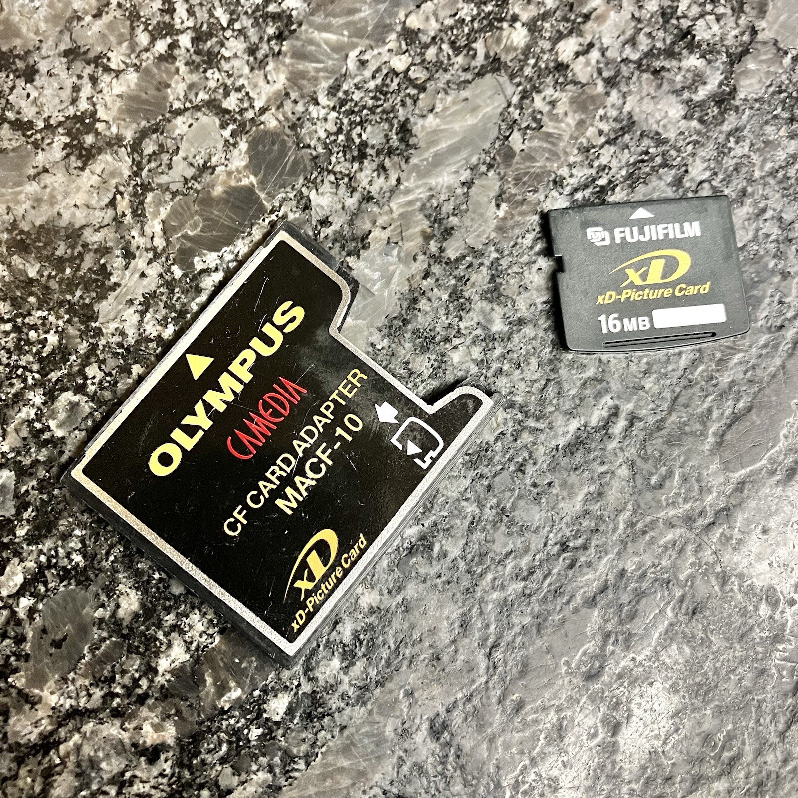Olympus MACF-10 xD card picture to compactflash adapter with 16 mb memory card