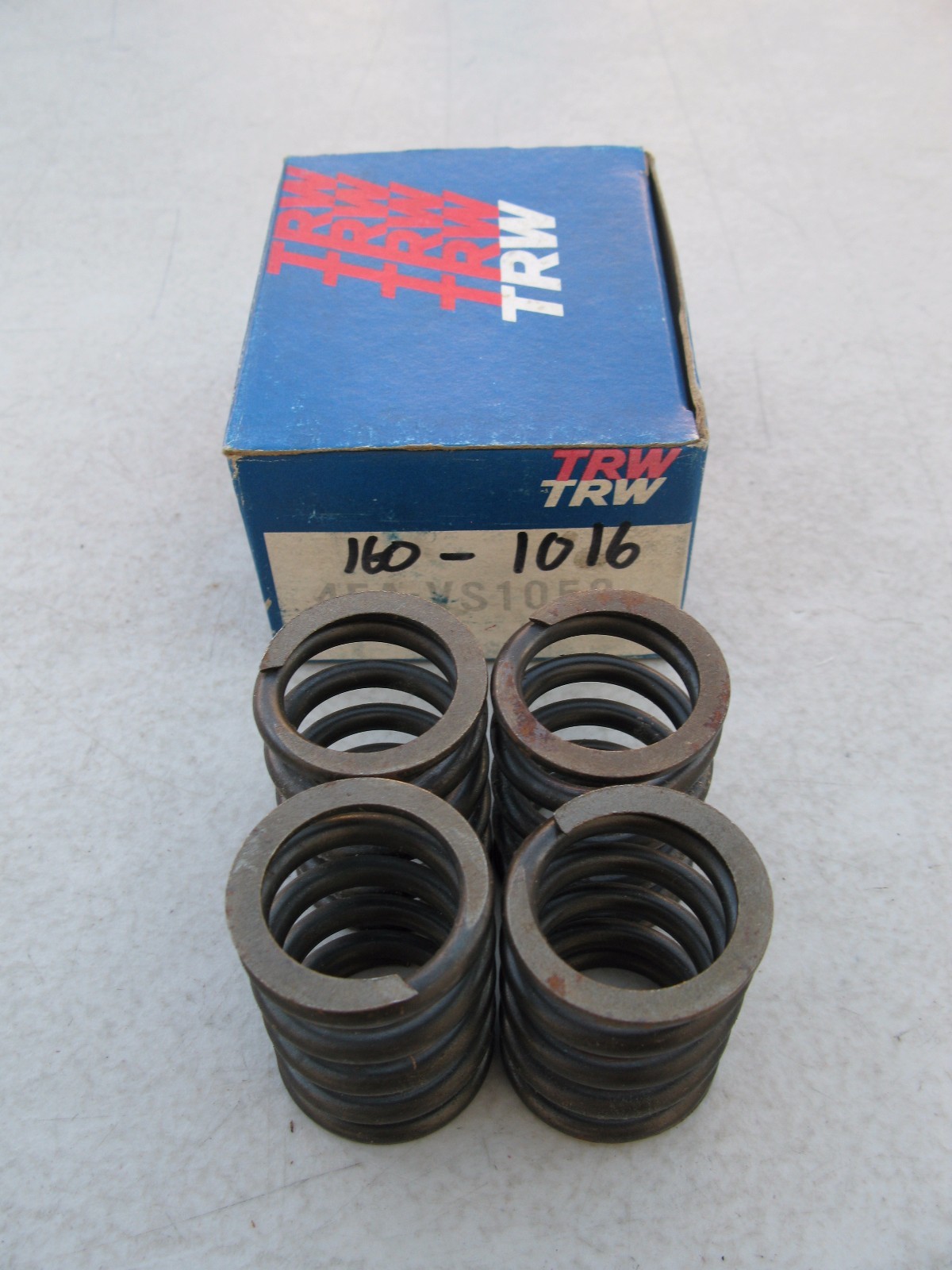 TRW Engine Valve Spring fit Toyota 1.9L 2.0L Largo 1.8 (VS1058) 4Pcs