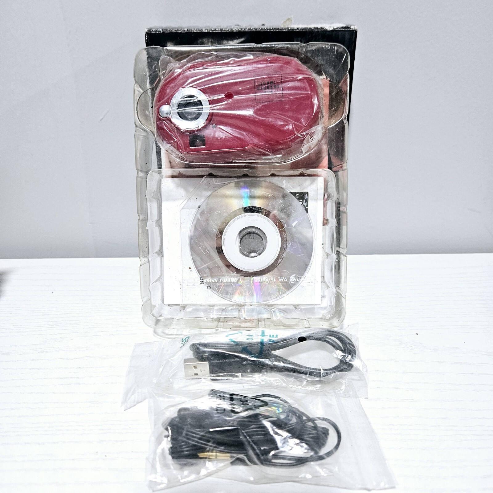 2010 Avon The Sharper Image Digital Camera Red NEW Open Box