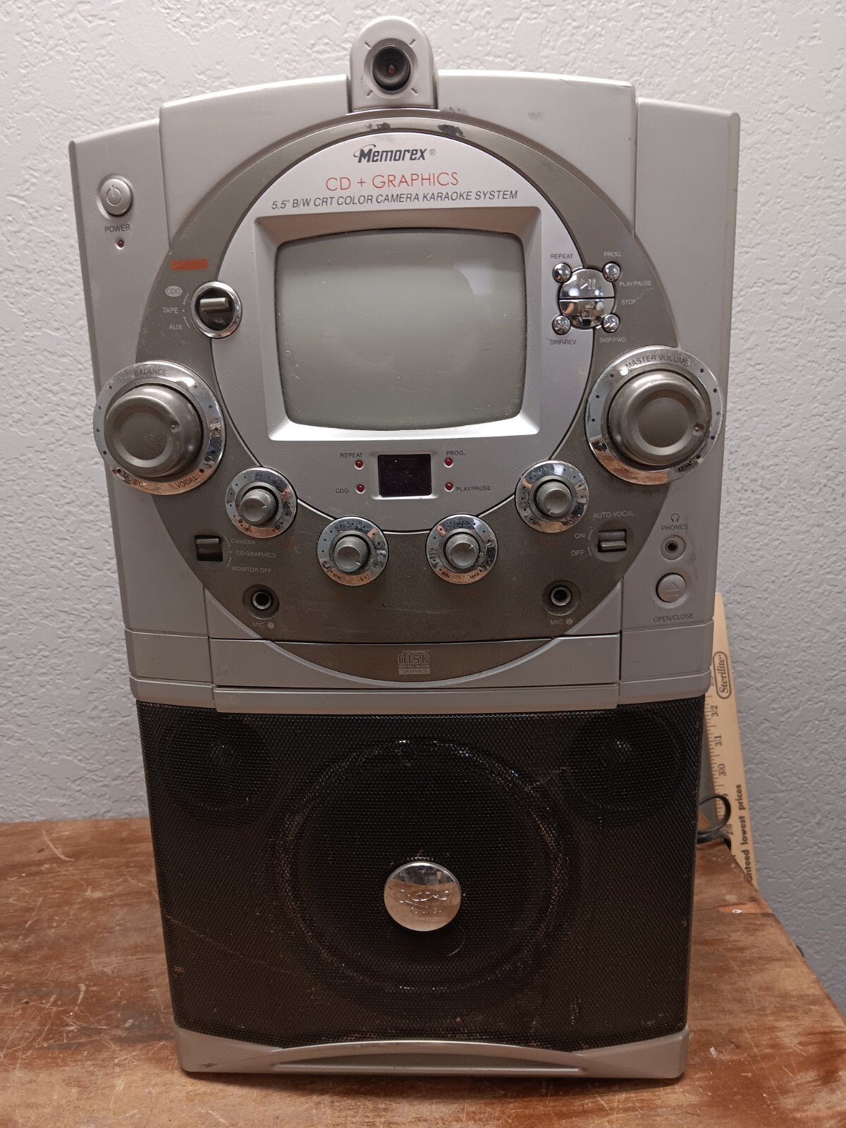 Memorex CD + Graphics 5.5" B/W CRT MKS8580 Karaoke Machine System POWERS ON