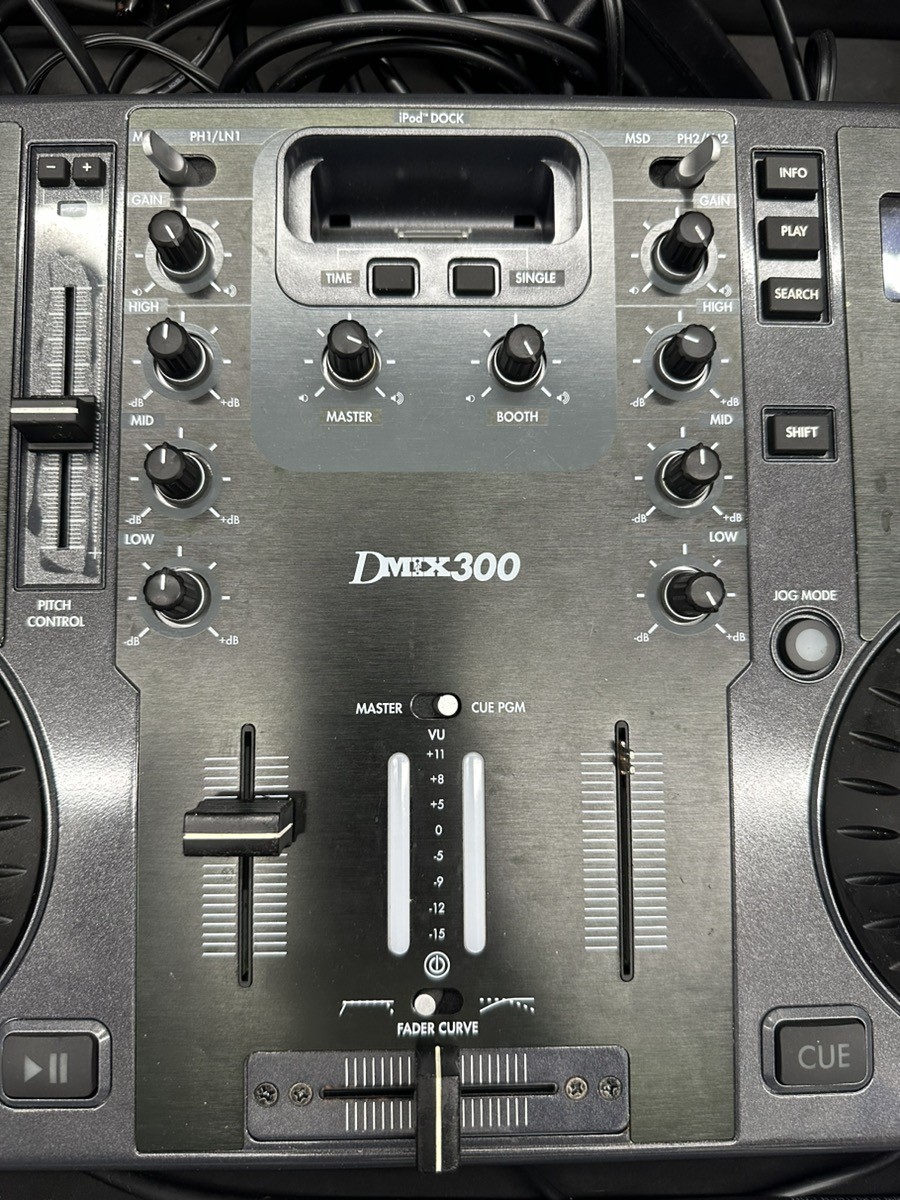 CORTEX DMIX-300 IPOD DJ MIXER W/ Hard Case (E16002575)