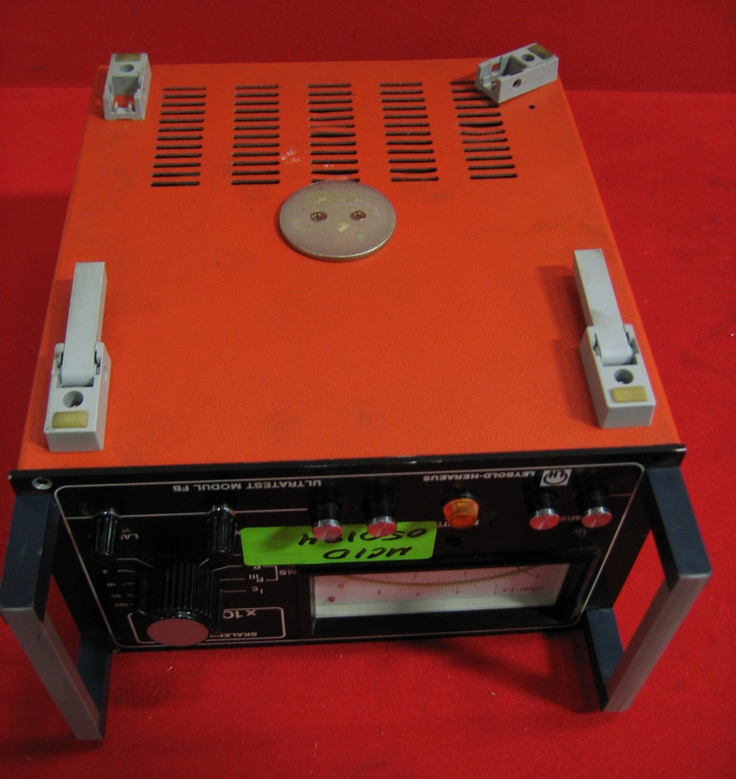 LEYBOLD-HERAEUS ULTRATEST FB HELIUM GAS LEAK DETECTOR REMOTE MONITOR ONLY