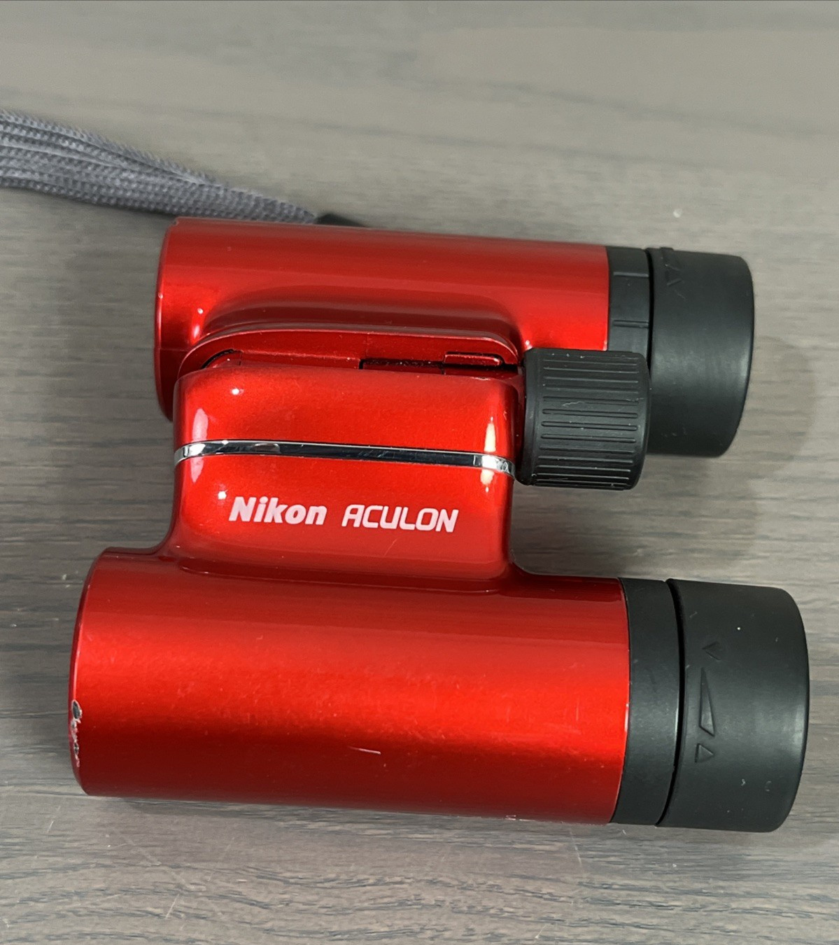 Red Nikon Aculon 8x21 T01 Binoculars