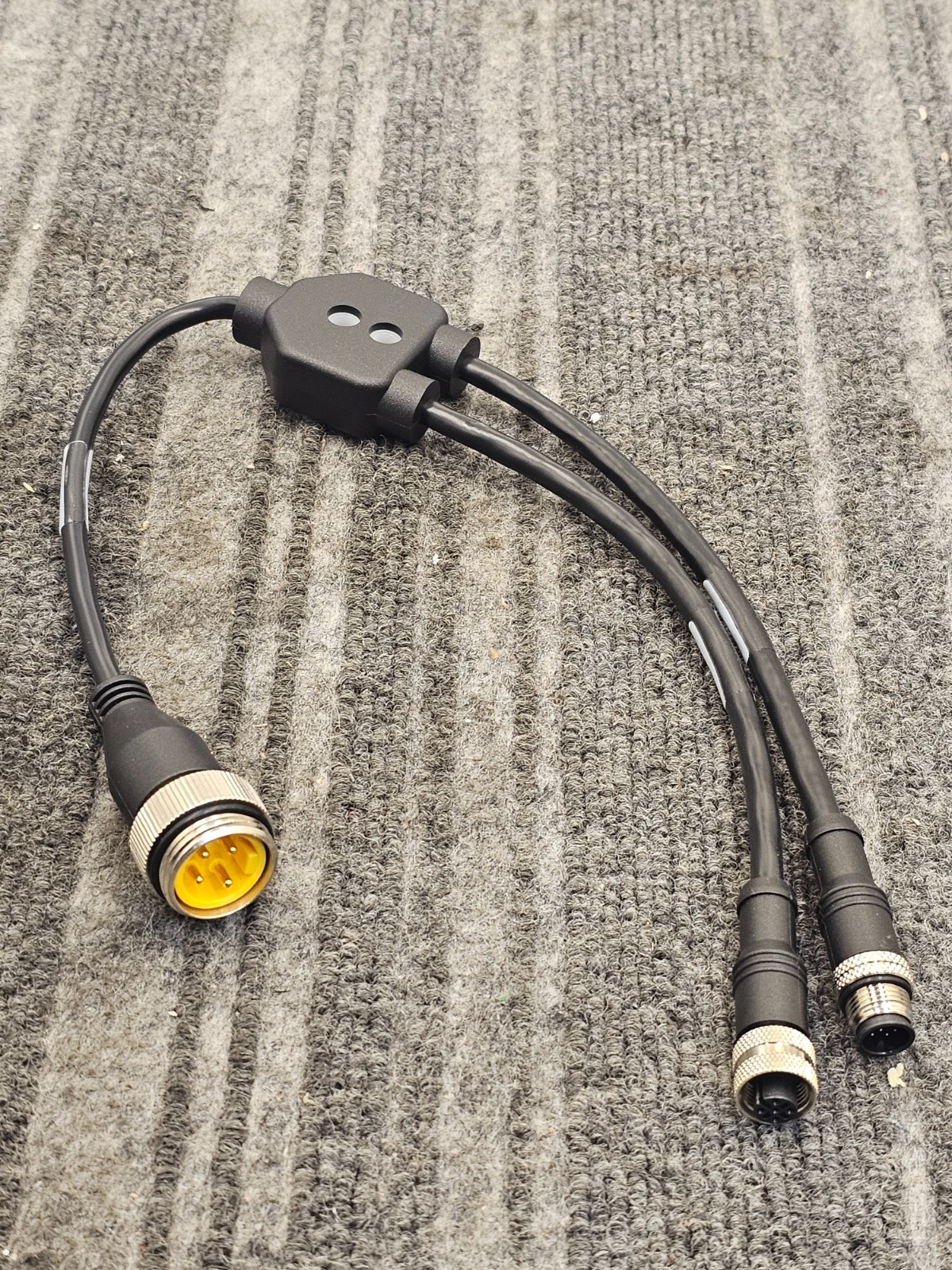 GTR-YCBL-200MM: Power Breakout Cable For Camera & Light