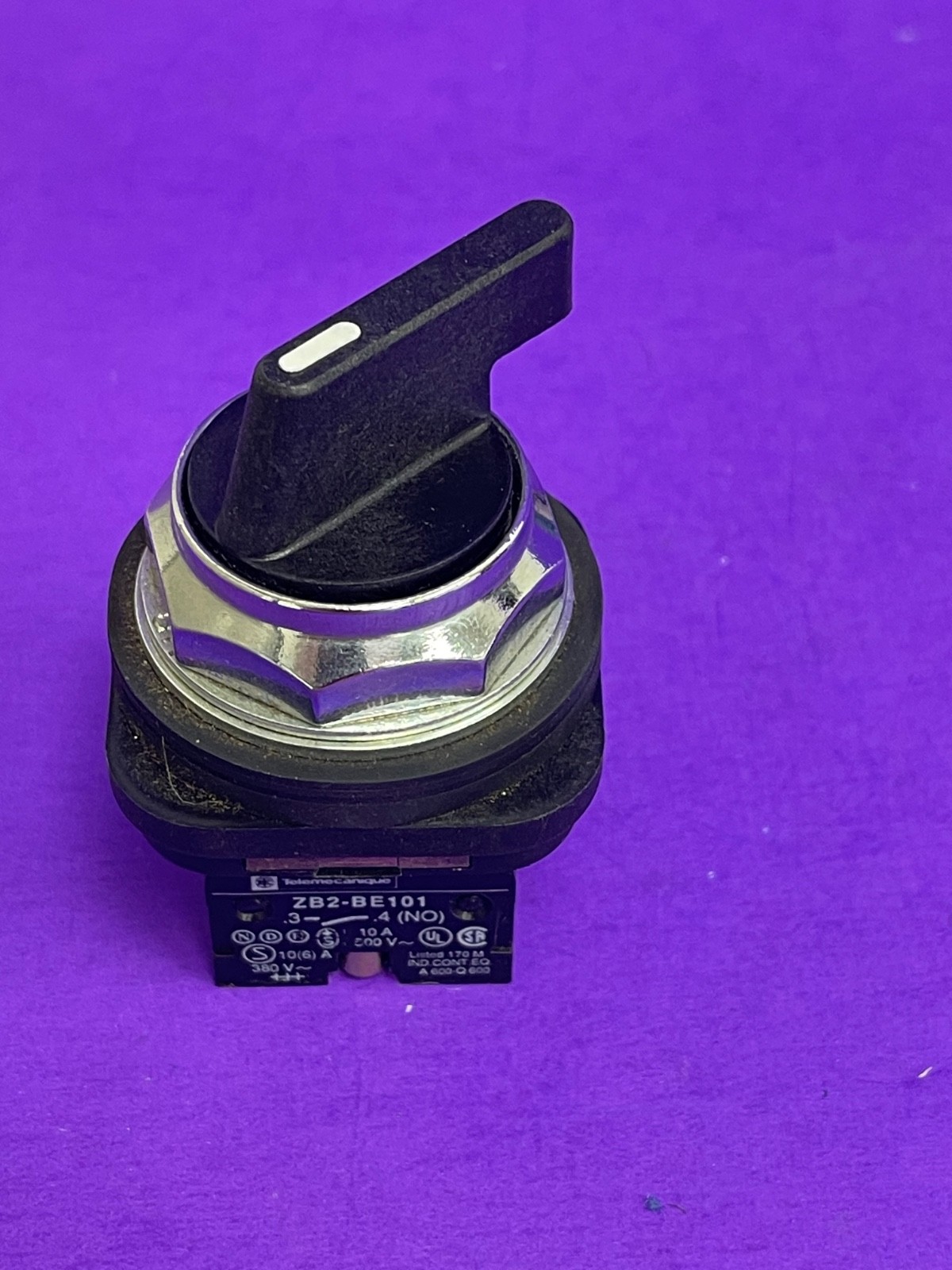 Telemecanique XB3BJ33 Selector Switch 3 Position, 2 NO