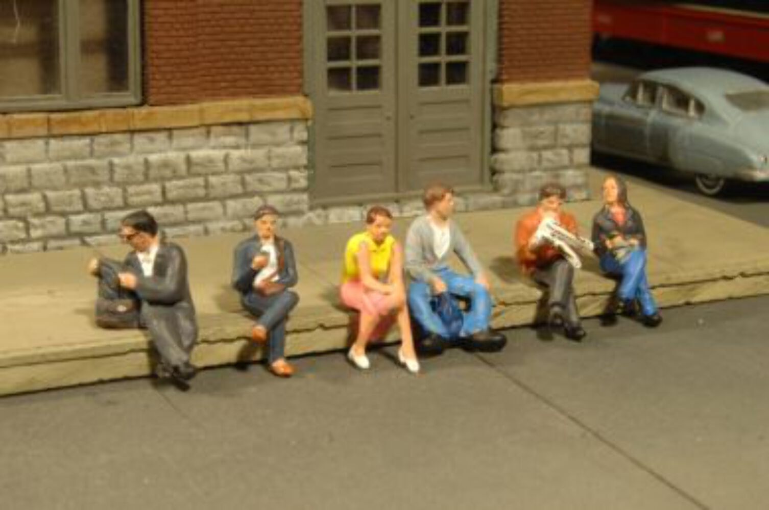 Bachmann SceneScapes 33161 O Scale Seated Platform Passengers Figures (6 Pack)