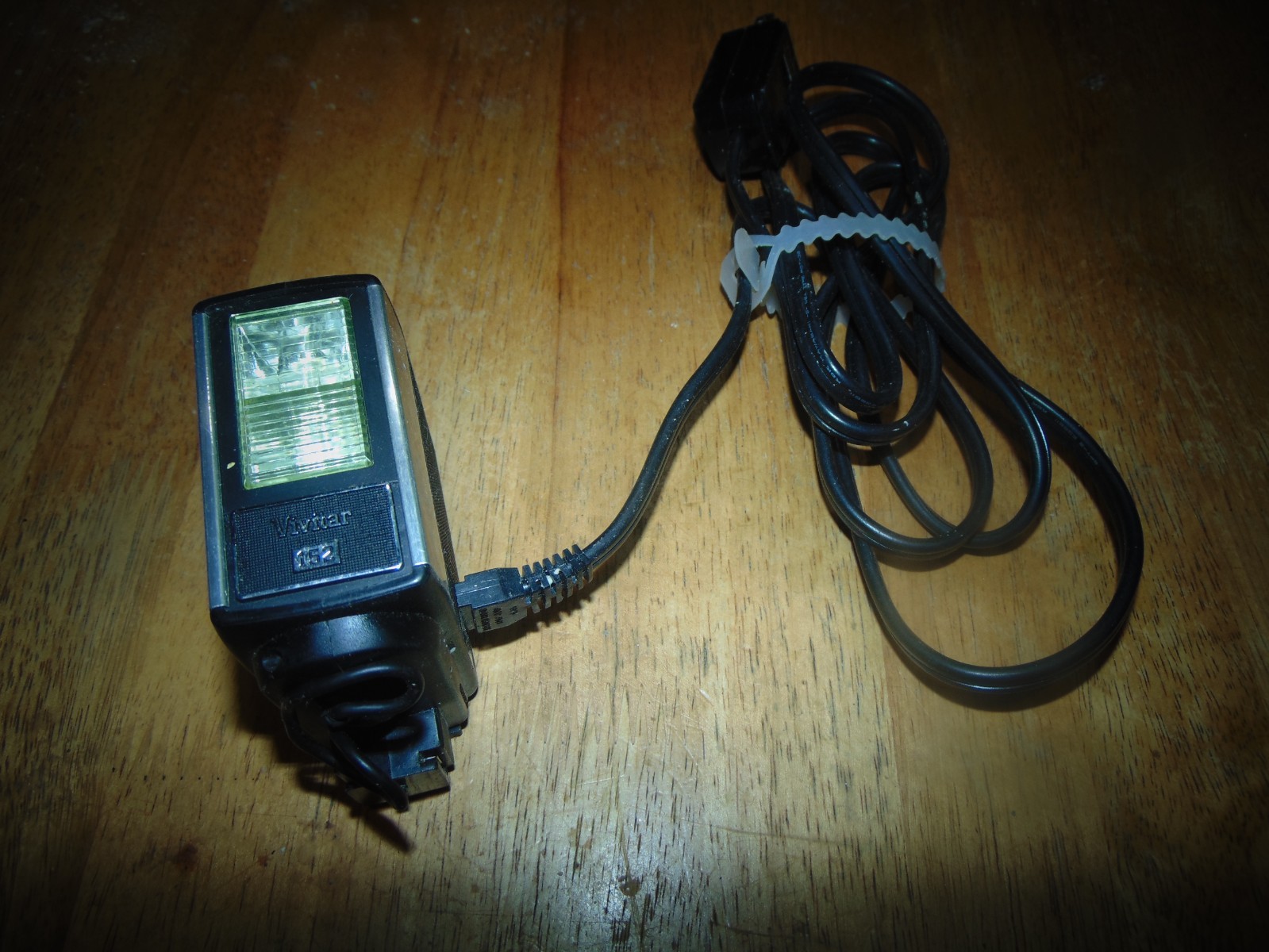 Vintage Vivatar 152 Flash with Cord. No box or case! Untested!