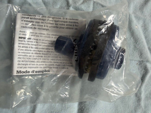 Master lock gun trigger lock w/2 keys (Model: 90KADSPT)