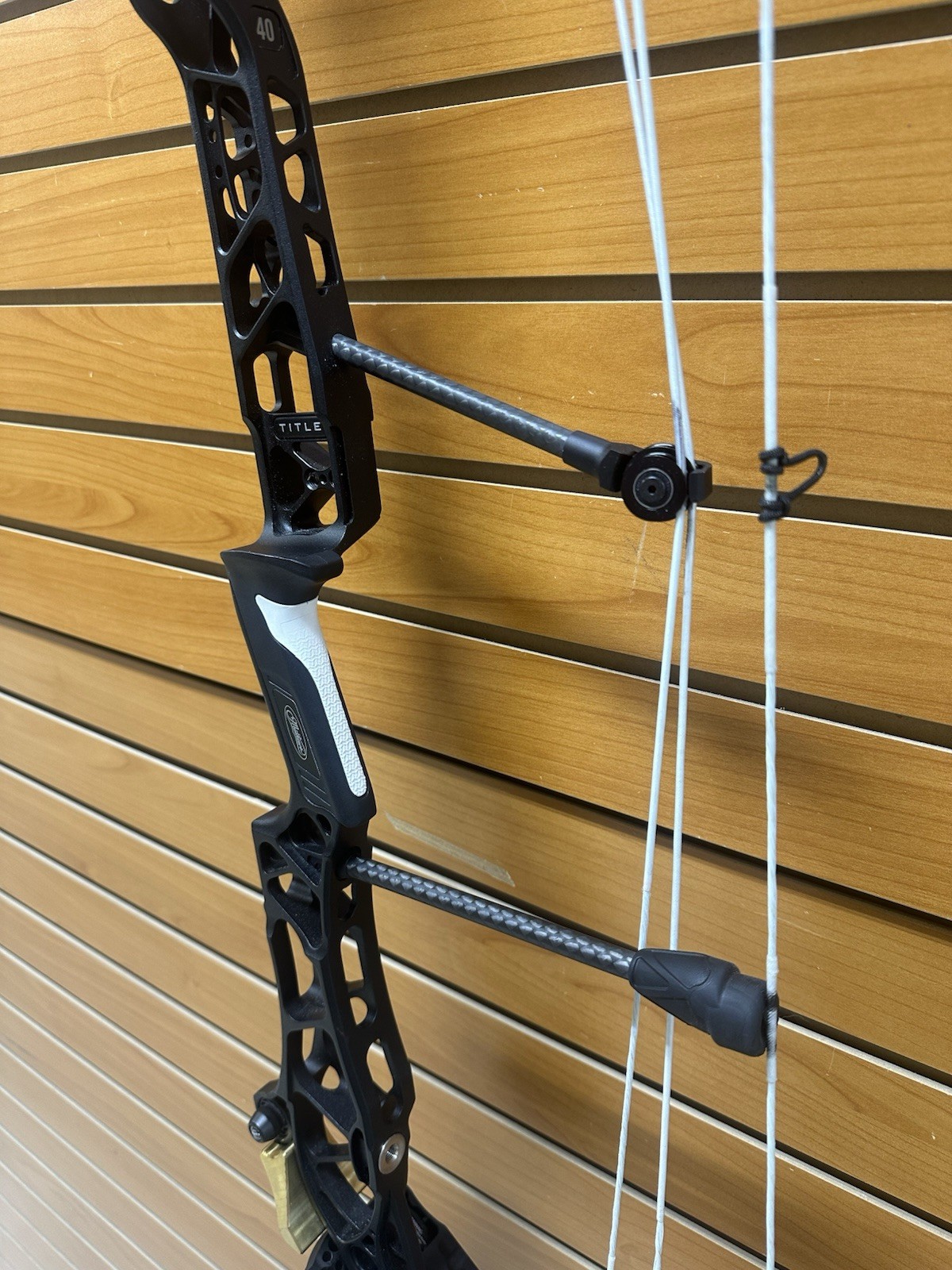 Mathews TITLE 40 Compound Bow - Black - RH - Barely Shot