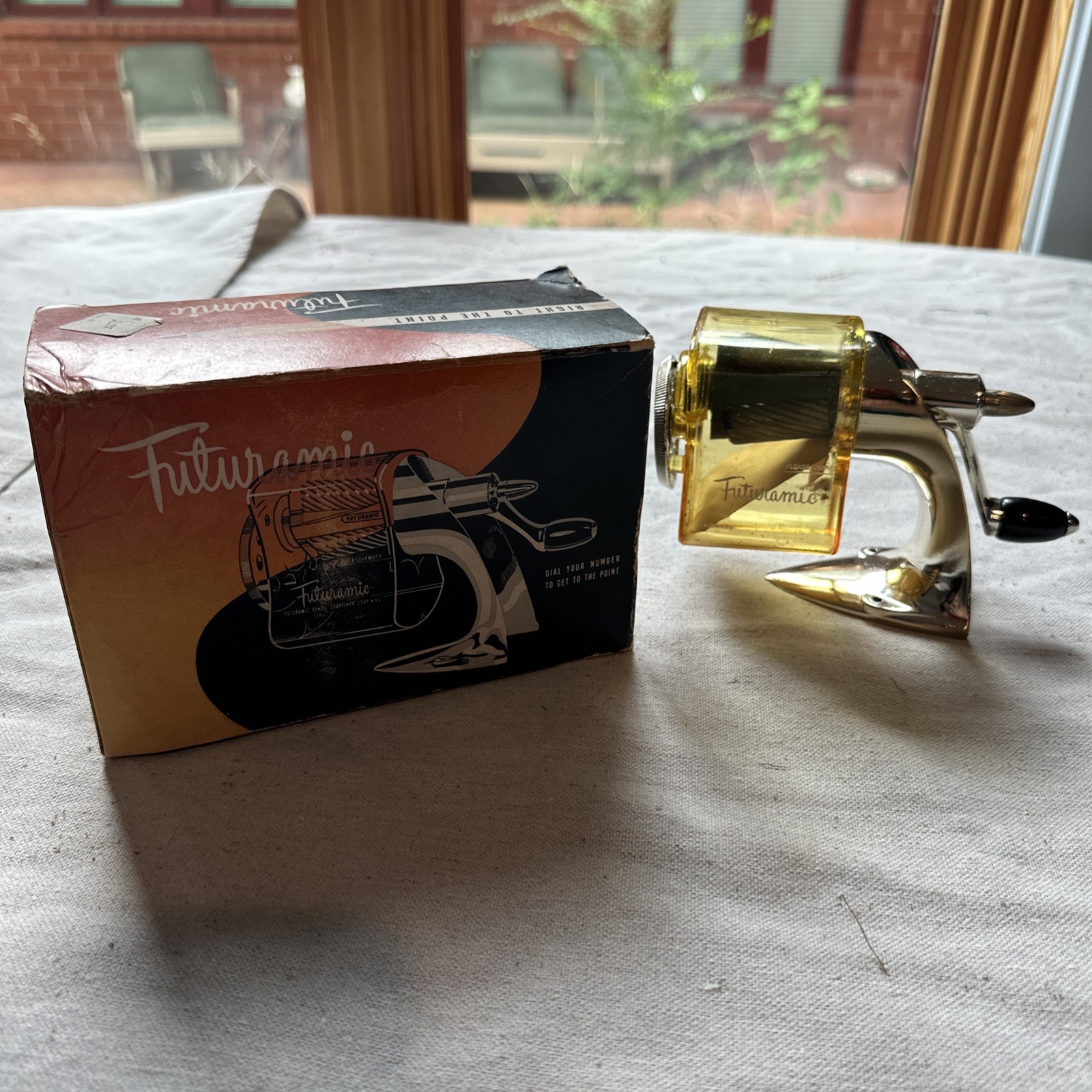 FUTURAMIC PENCIL SHARPENER FULL SIZE WALL OR DESK MOUNT AMBER YELLOW BRASS Box