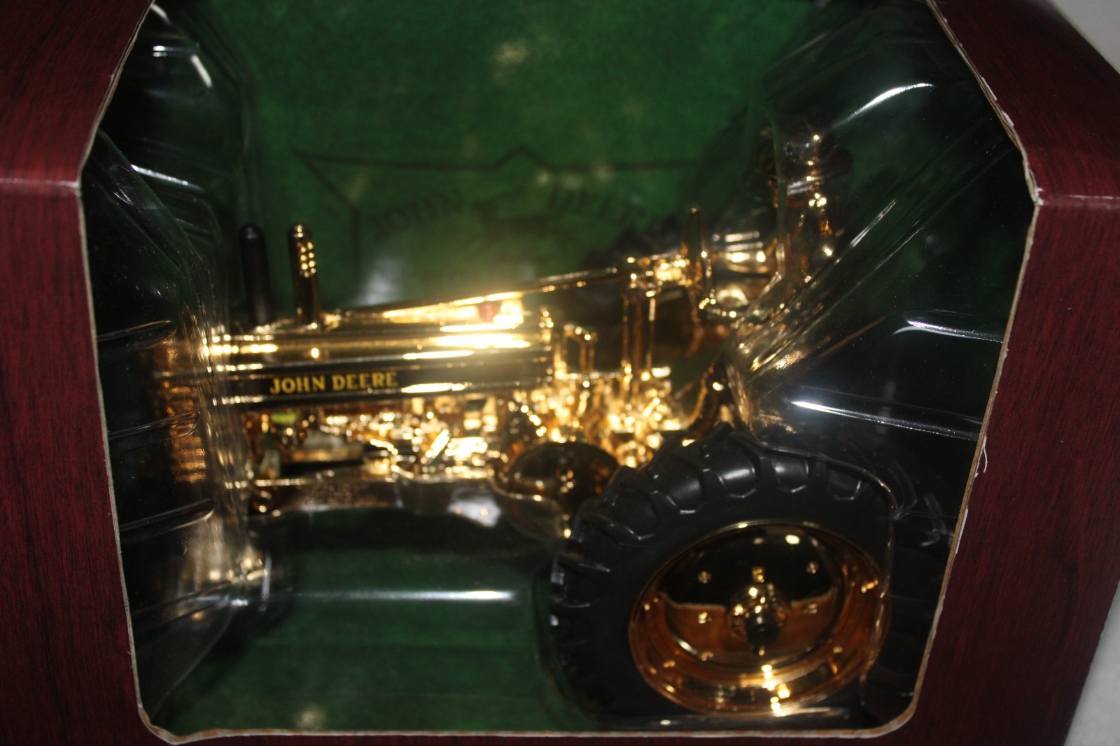 1/16 JOHN DEERE GOLD A W/MAN