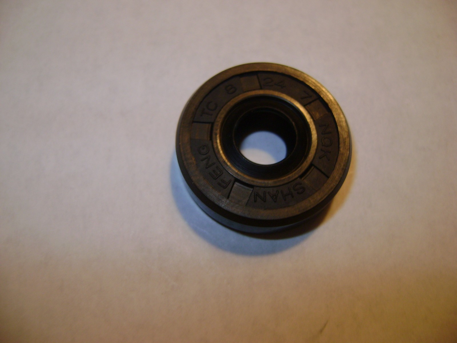 NEW TC 8X24X7 DOUBLE LIPS METRIC OIL / DUST SEAL WITH GARTER SPRING