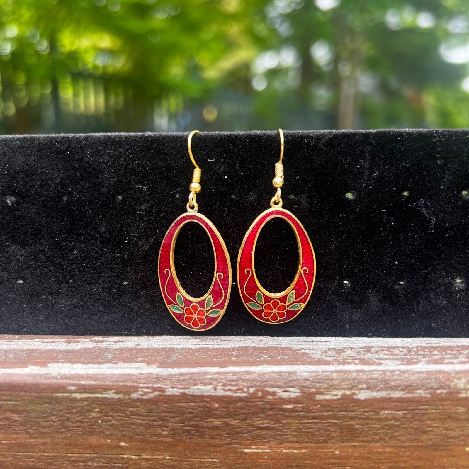 Vtg Red Cloisonne Enamel Floral Oval Drop Earrings Gold Tone
