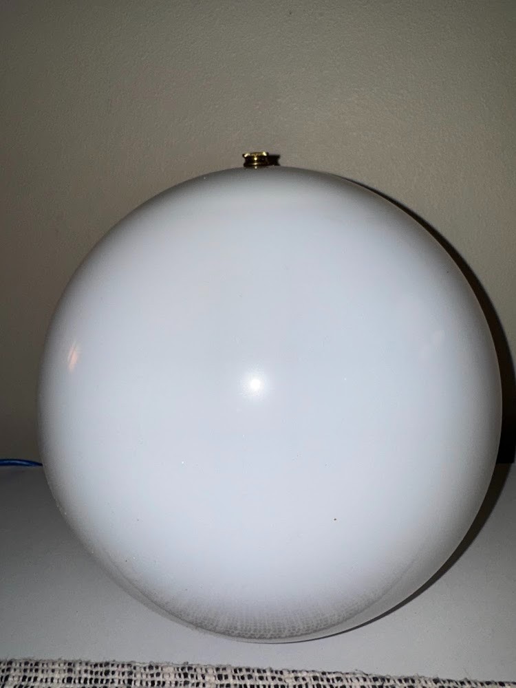 10 x 9 INCH WHITE ACRYLIC GLOBE NECKLESS
